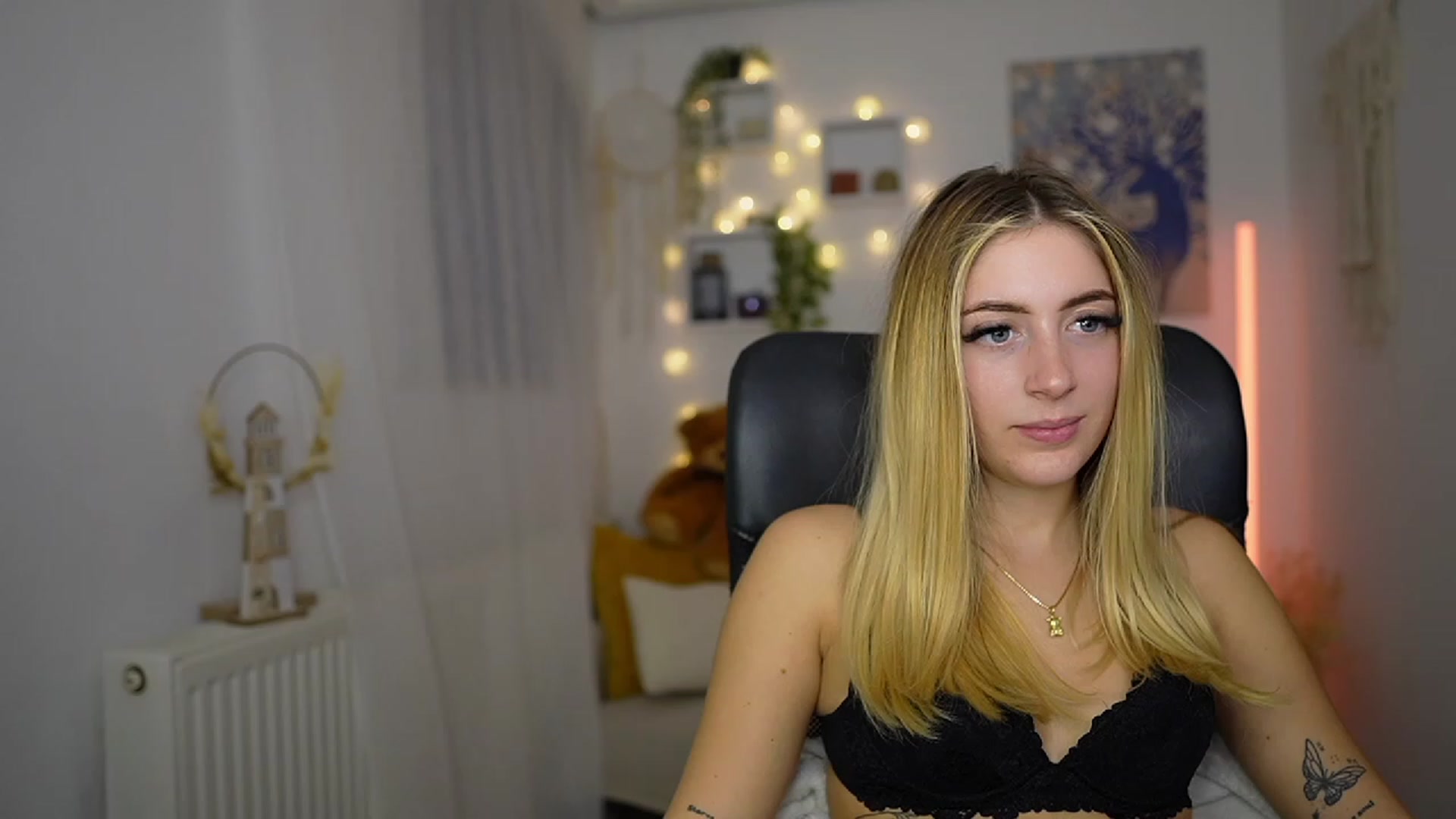 Gallery image thumbnail from Tina_Nappi18's myfreecams stream on, 10/19/2023, 15:14 image 18 of 20