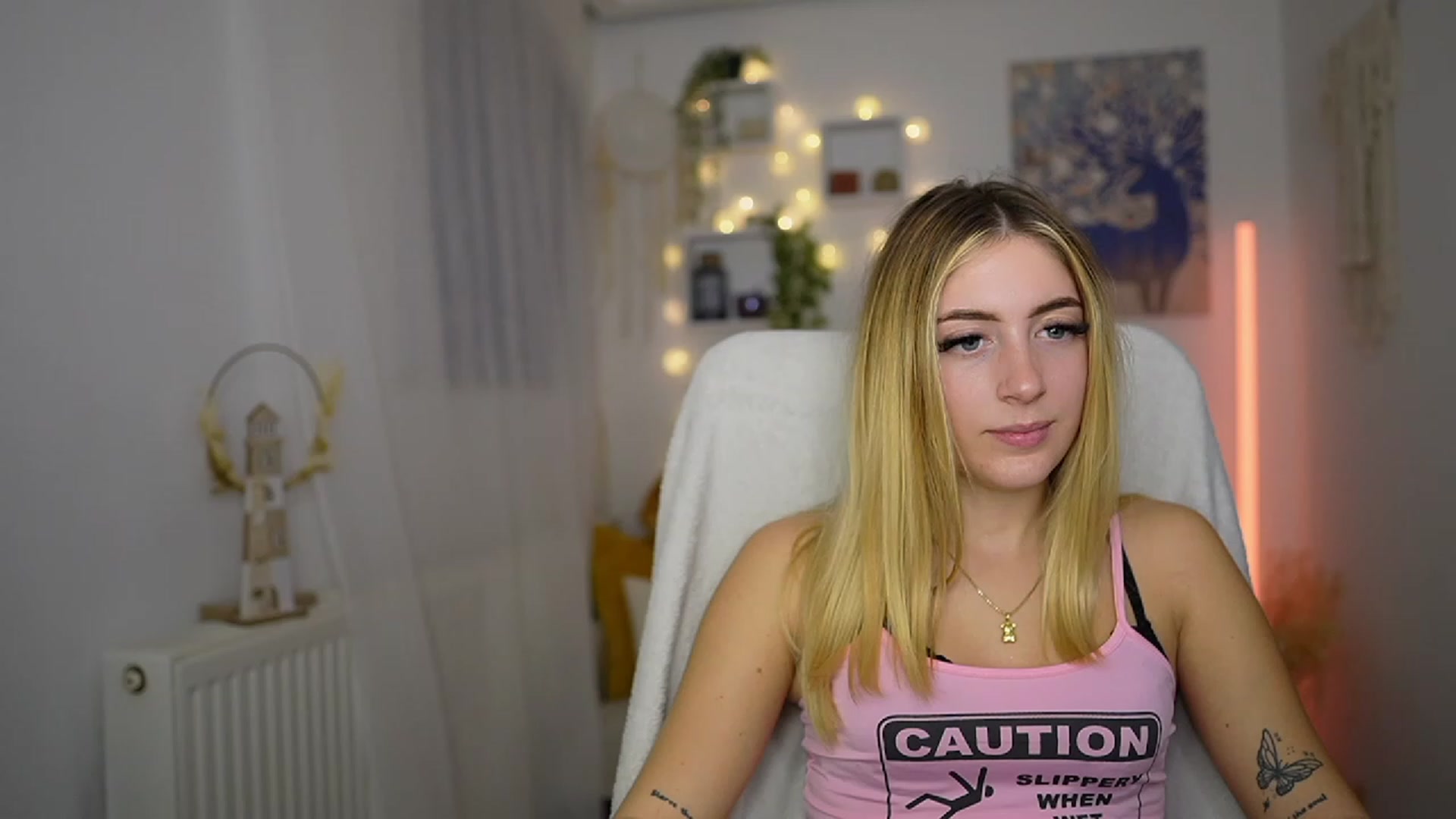 Gallery image thumbnail from Tina_Nappi18's myfreecams stream on, 10/19/2023, 15:14 image 16 of 20