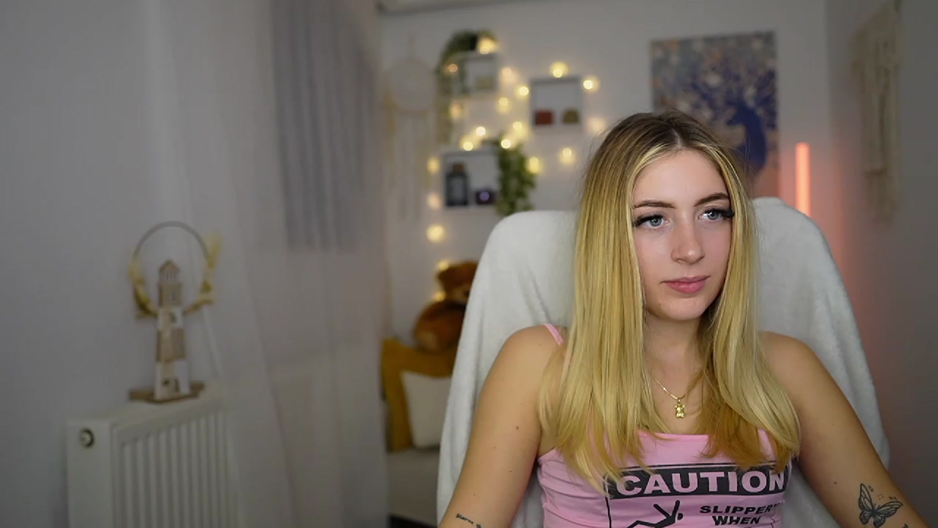 Gallery image thumbnail from Tina_Nappi18's myfreecams stream on, 10/19/2023, 15:14 image 20 of 20