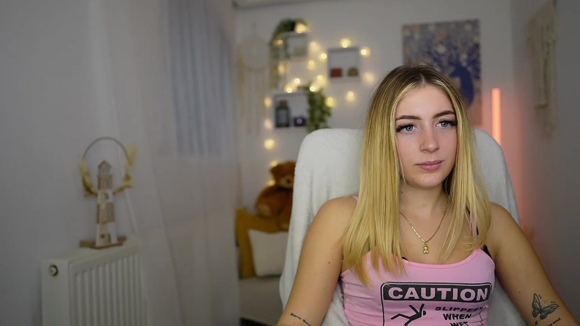 Gallery image thumbnail from Tina_Nappi18's myfreecams stream on, 10/19/2023, 15:14 image 10 of 20