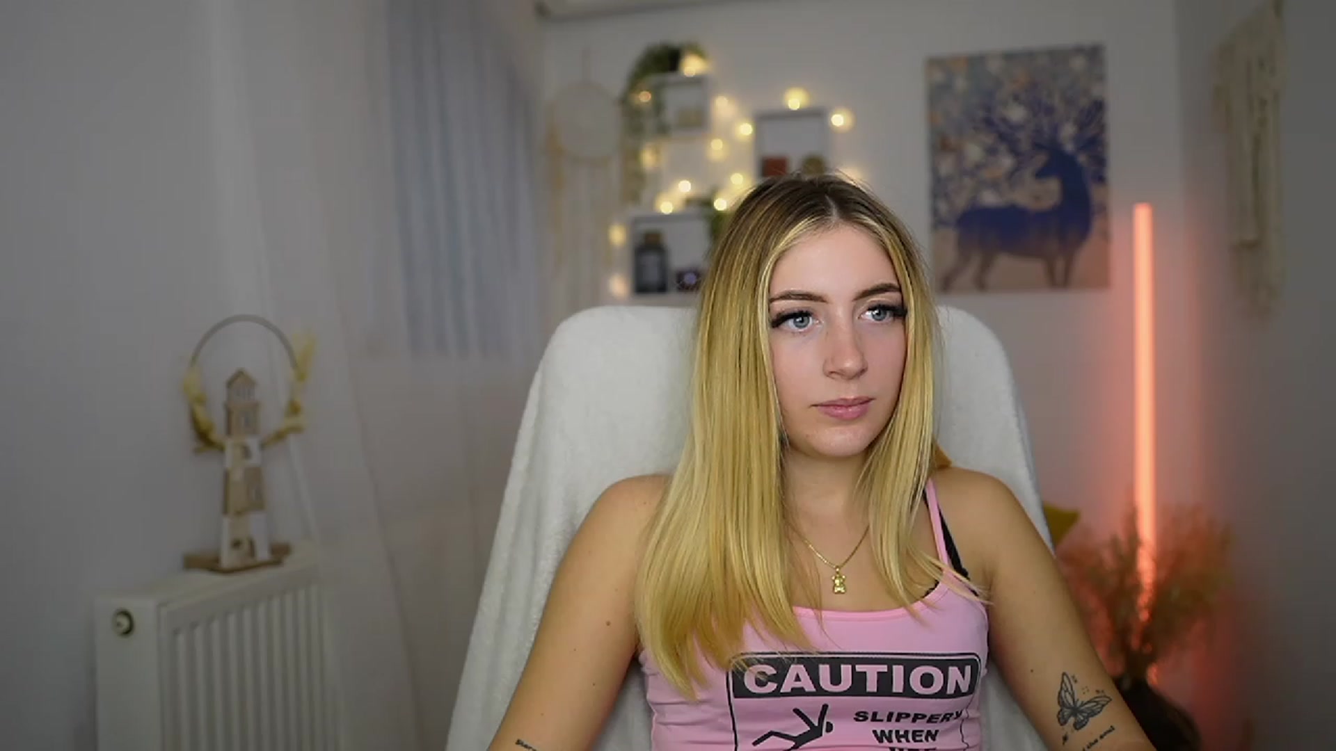 Gallery image thumbnail from Tina_Nappi18's myfreecams stream on, 10/19/2023, 15:14 image 7 of 20