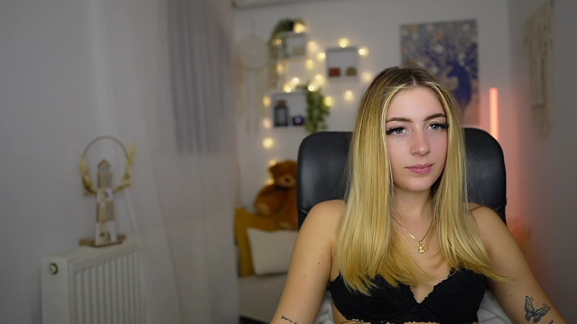 Gallery image thumbnail from Tina_Nappi18's myfreecams stream on, 10/19/2023, 15:14 image 19 of 20