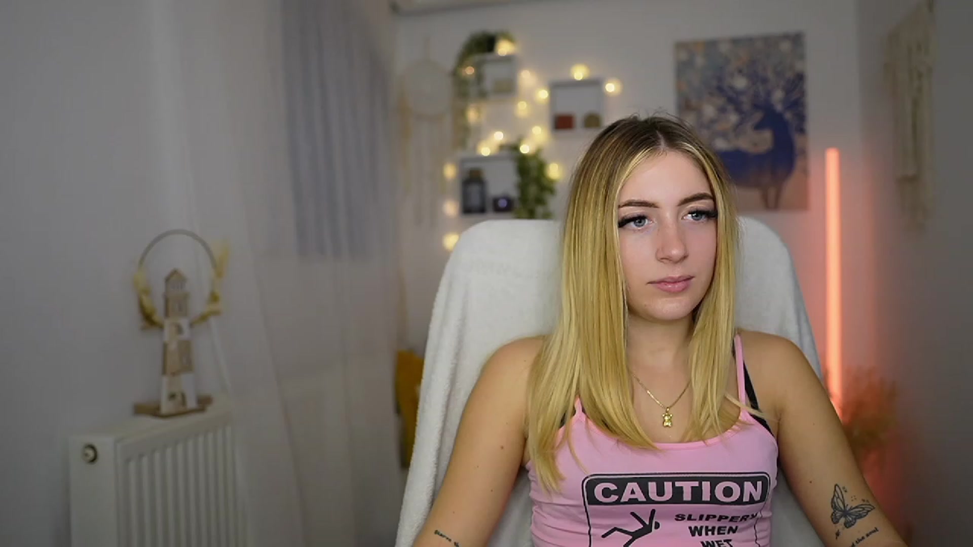 Gallery image thumbnail from Tina_Nappi18's myfreecams stream on, 10/19/2023, 15:14 image 12 of 20