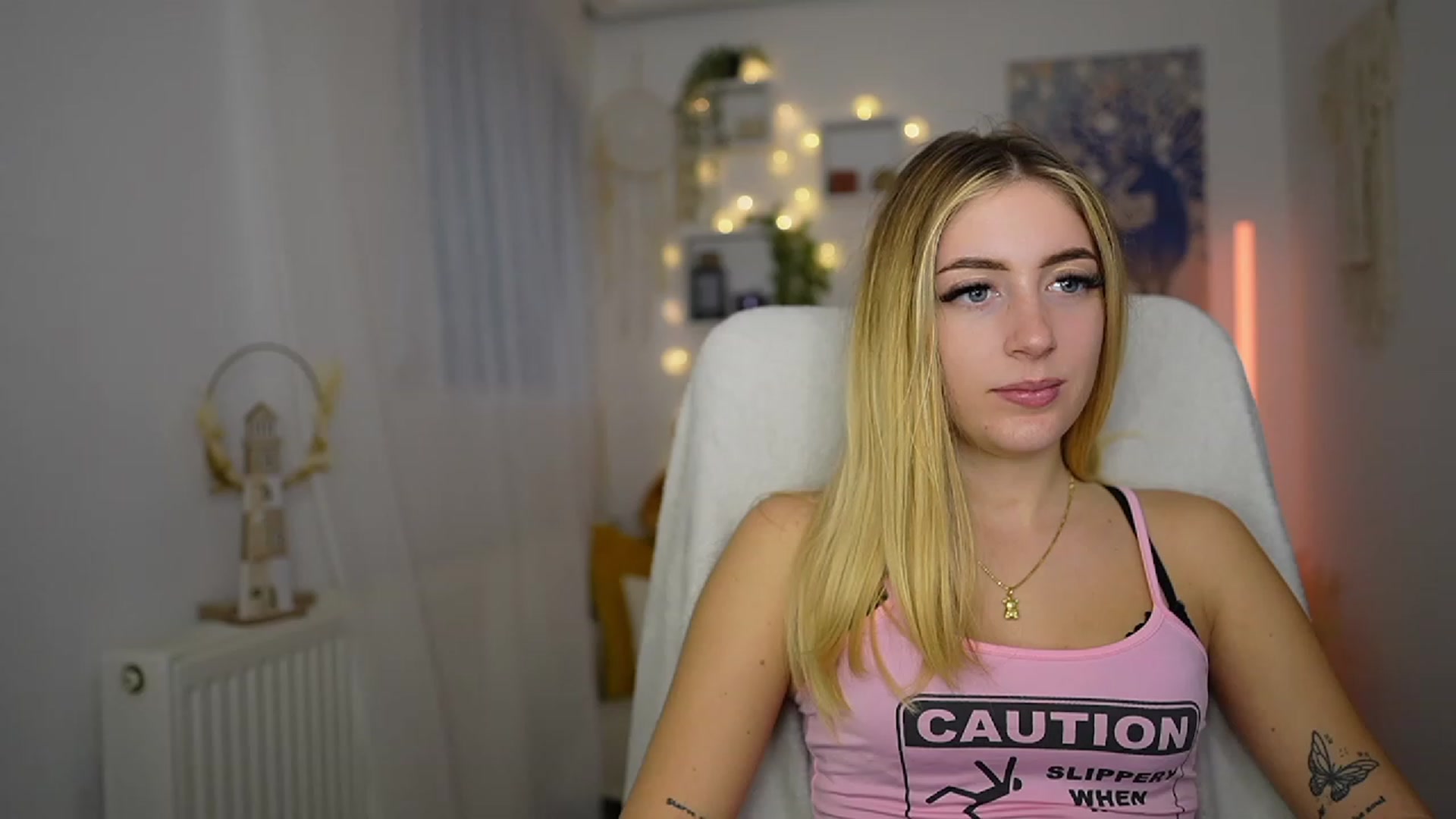 Gallery image thumbnail from Tina_Nappi18's myfreecams stream on, 10/19/2023, 15:14 image 2 of 20