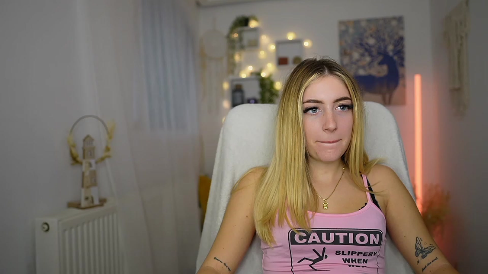 Gallery image thumbnail from Tina_Nappi18's myfreecams stream on, 10/19/2023, 15:14 image 5 of 20