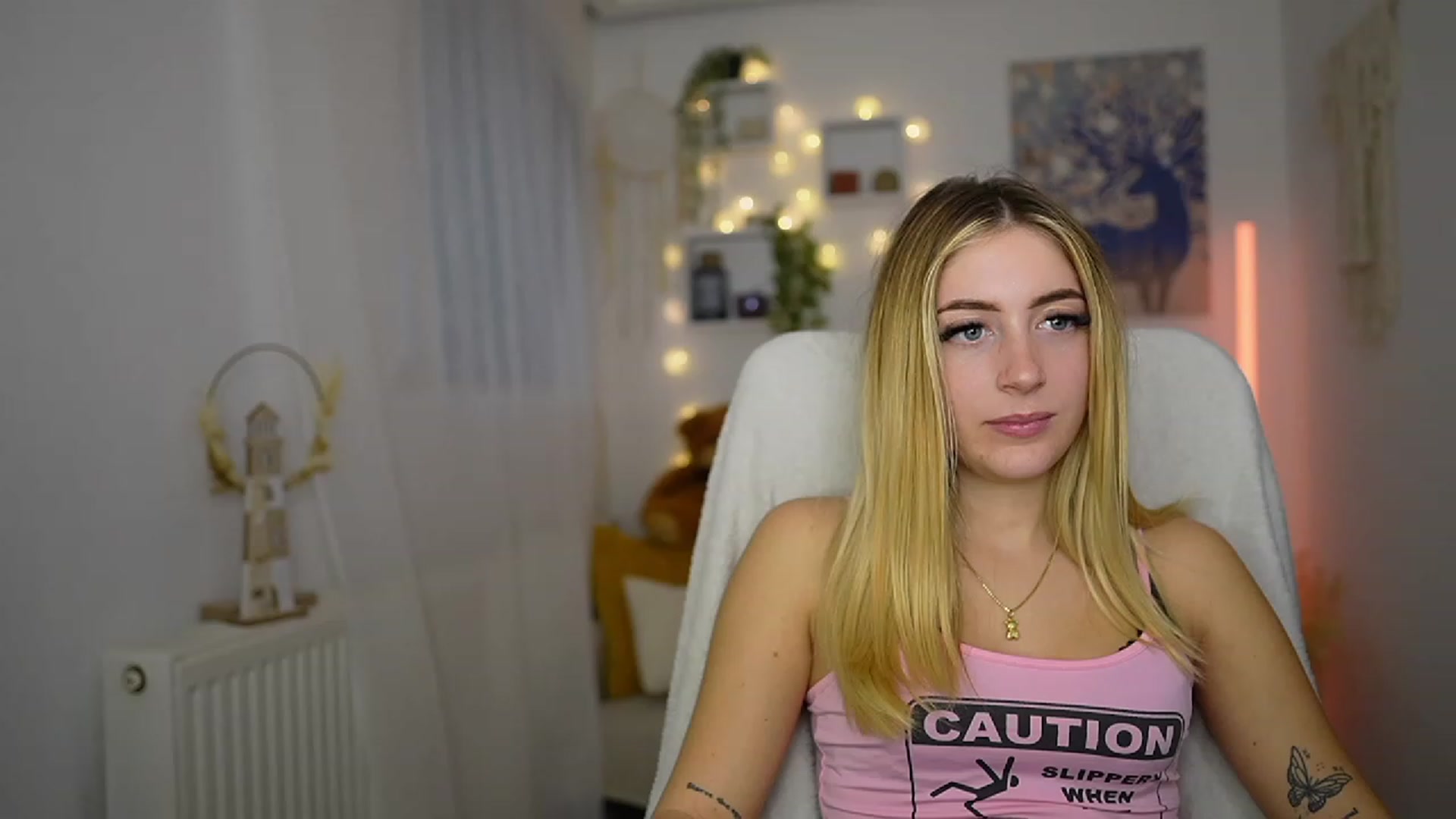 Gallery image thumbnail from Tina_Nappi18's myfreecams stream on, 10/19/2023, 15:14 image 8 of 20