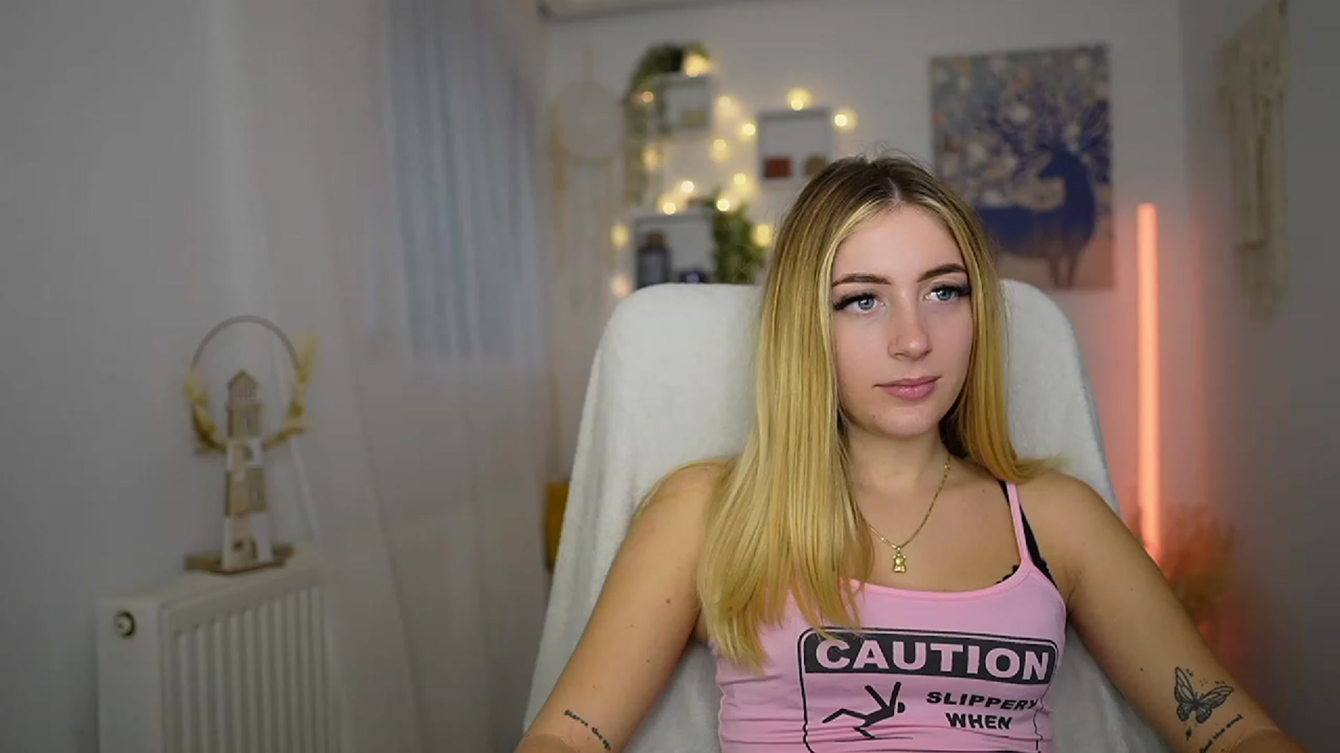 Gallery image thumbnail from Tina_Nappi18's myfreecams stream on, 10/19/2023, 15:14 image 4 of 20