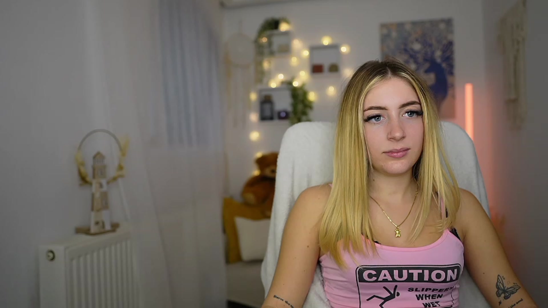 Gallery image thumbnail from Tina_Nappi18's myfreecams stream on, 10/19/2023, 15:14 image 9 of 20