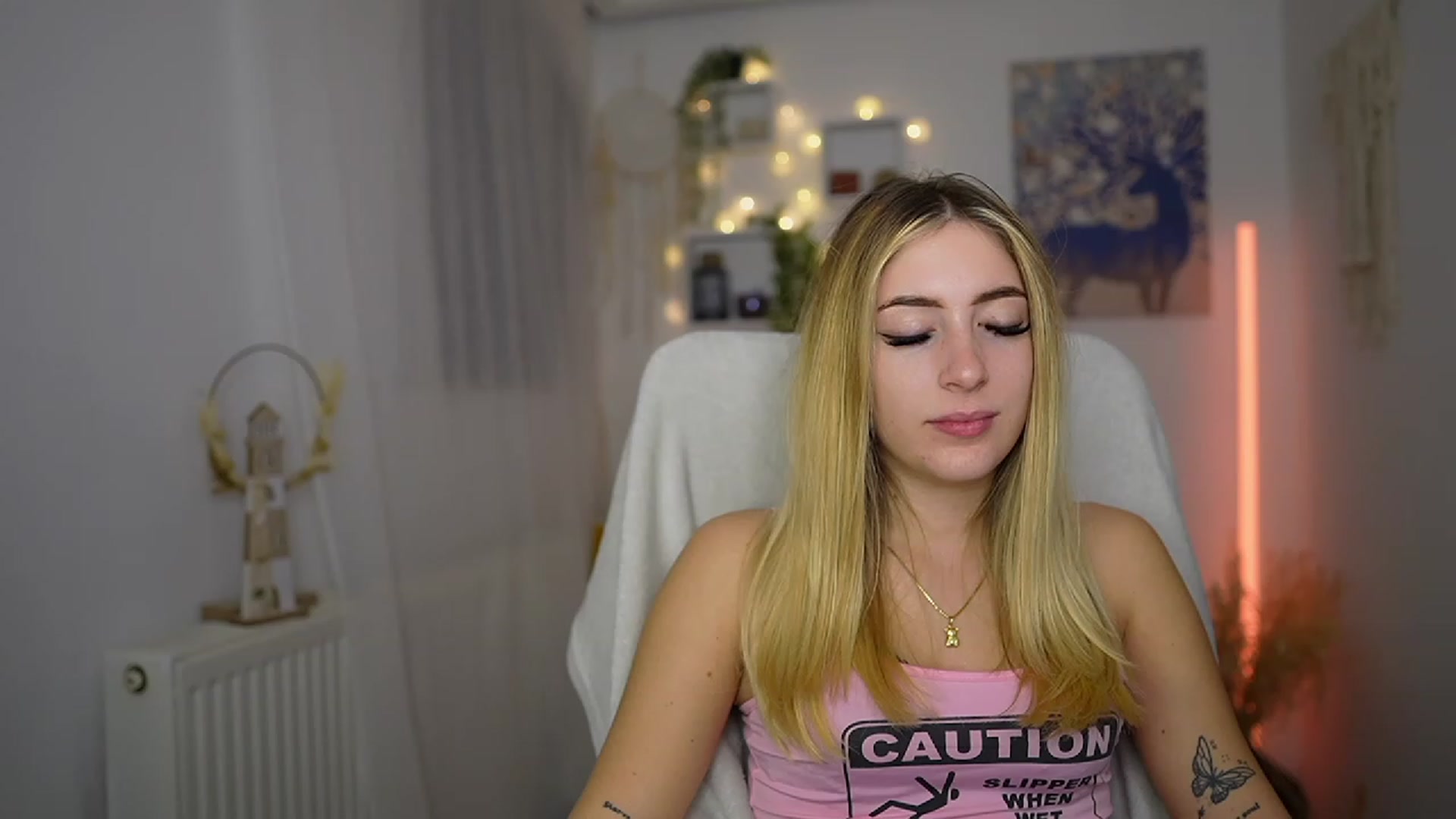 Gallery image thumbnail from Tina_Nappi18's myfreecams stream on, 10/19/2023, 17:35 image 2 of 20