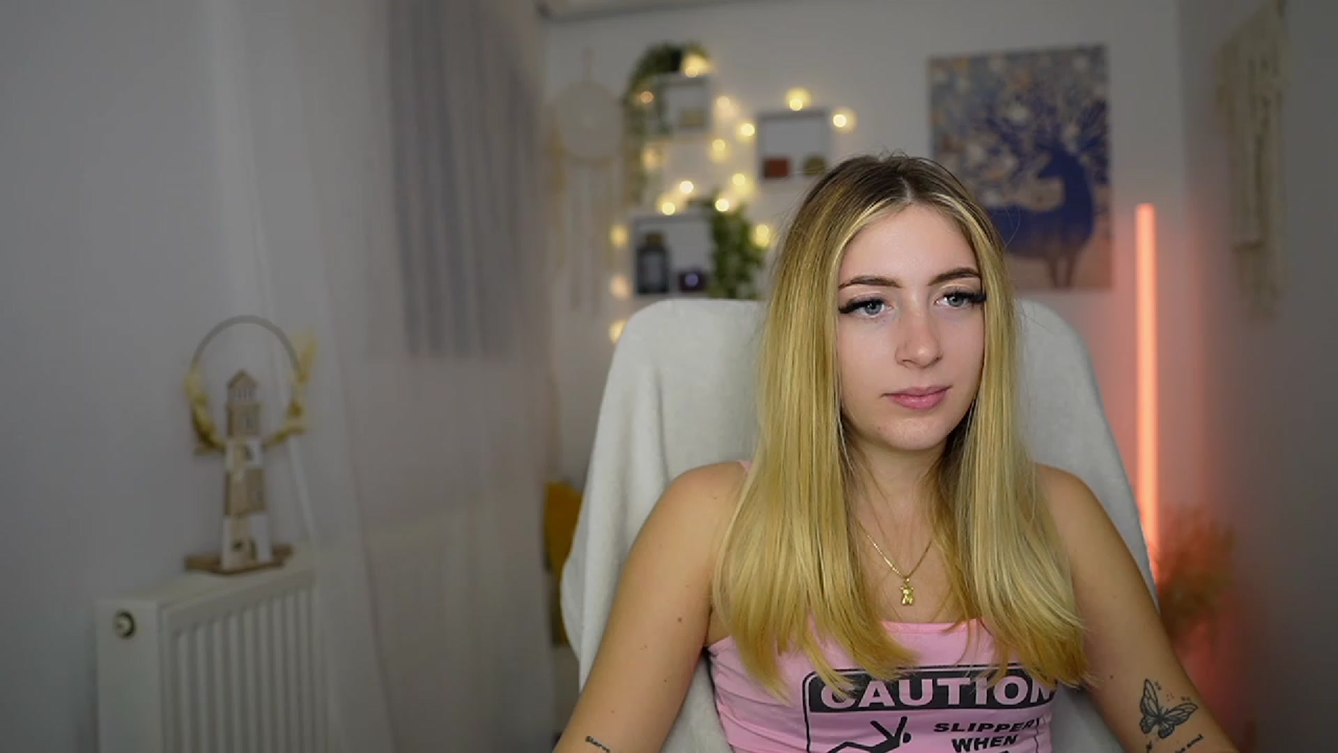 Gallery image thumbnail from Tina_Nappi18's myfreecams stream on, 10/19/2023, 17:35 image 4 of 20