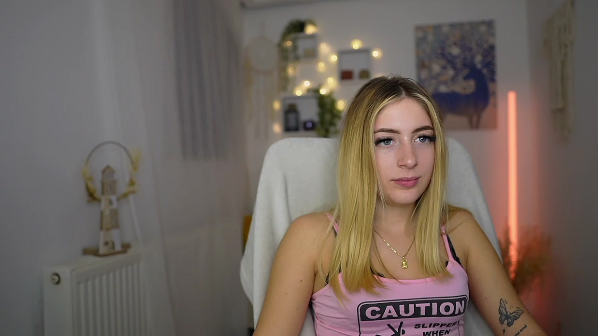 Gallery image thumbnail from Tina_Nappi18's myfreecams stream on, 10/19/2023, 17:35 image 9 of 20