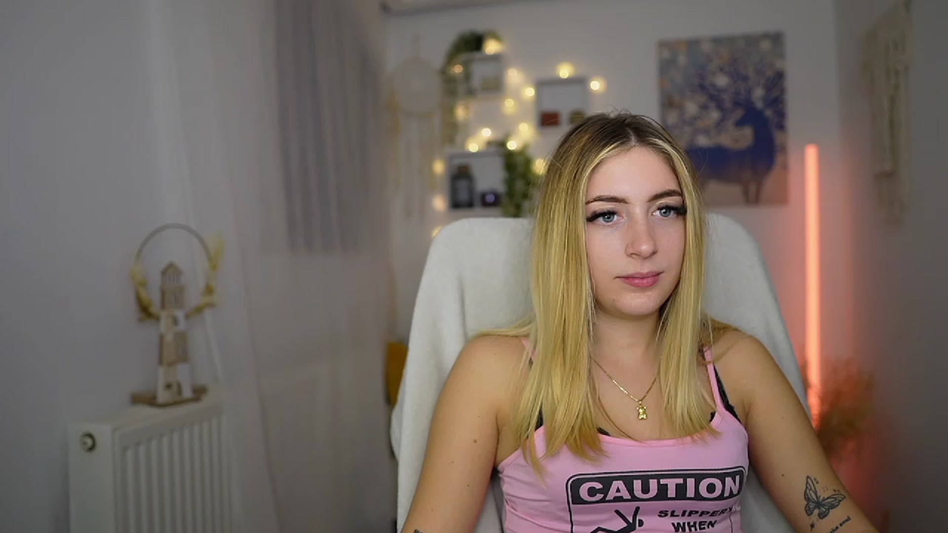 Gallery image thumbnail from Tina_Nappi18's myfreecams stream on, 10/19/2023, 17:35 image 6 of 20