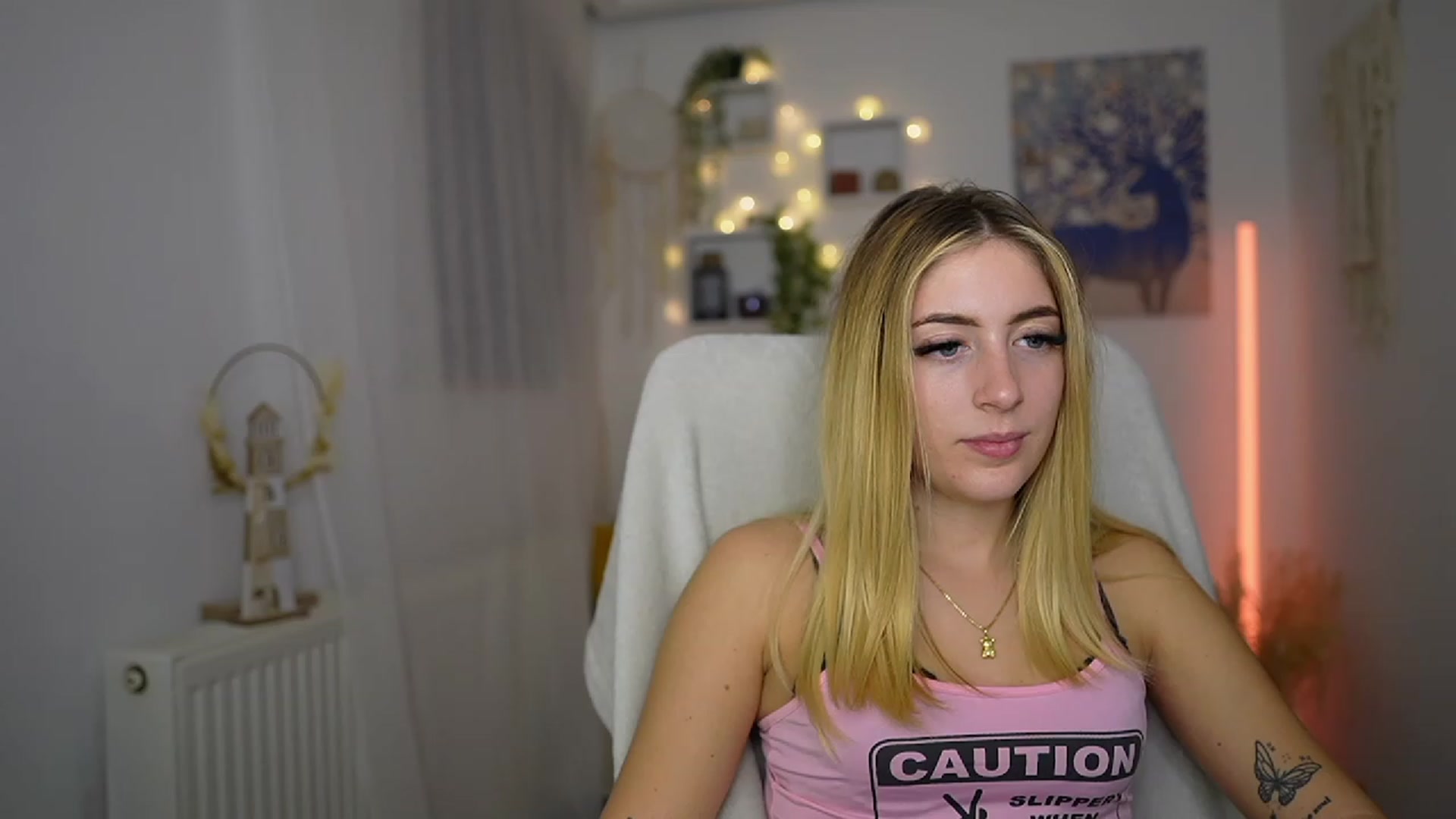 Gallery image thumbnail from Tina_Nappi18's myfreecams stream on, 10/19/2023, 17:35 image 10 of 20