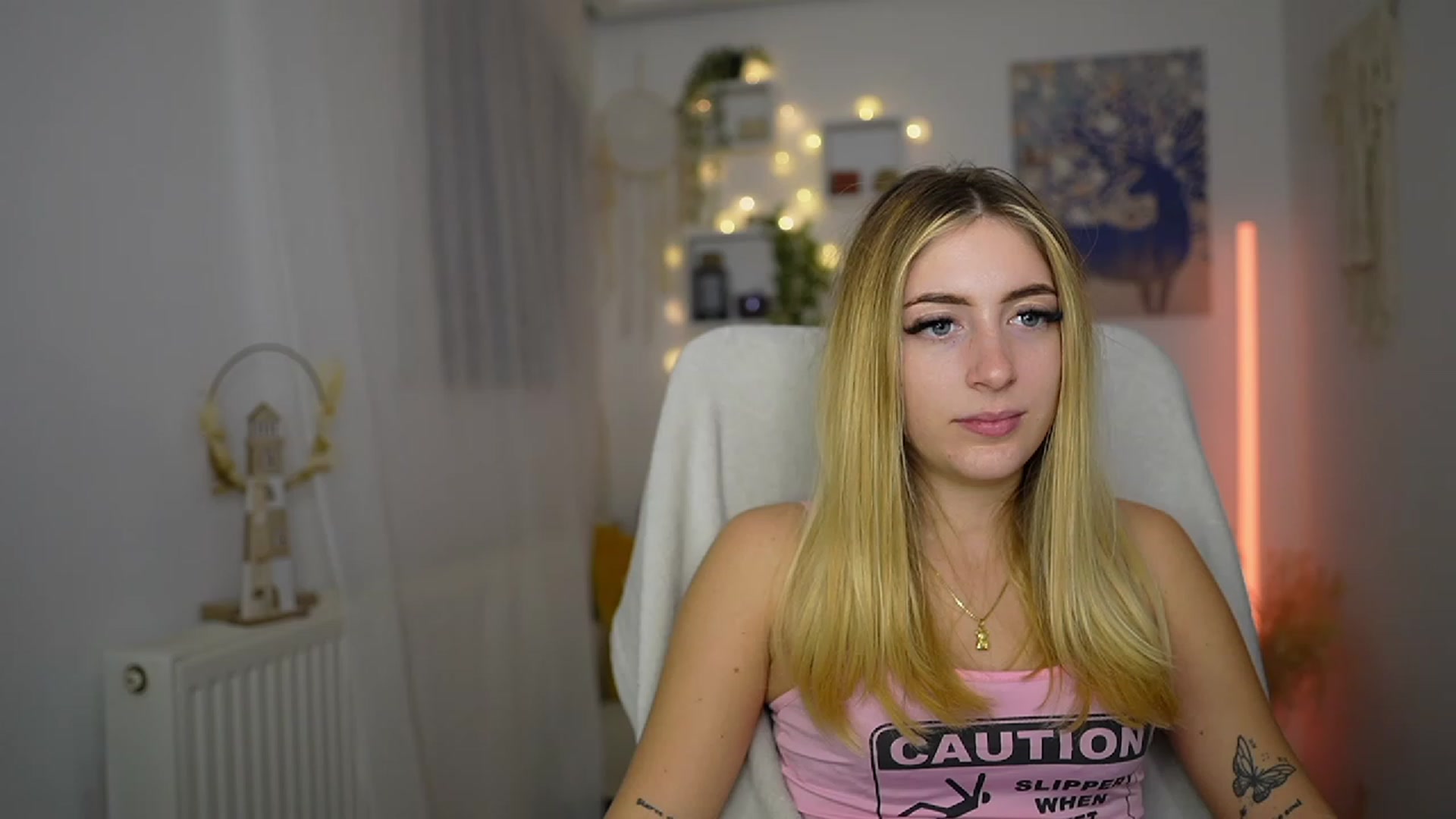 Gallery image thumbnail from Tina_Nappi18's myfreecams stream on, 10/19/2023, 17:35 image 3 of 20