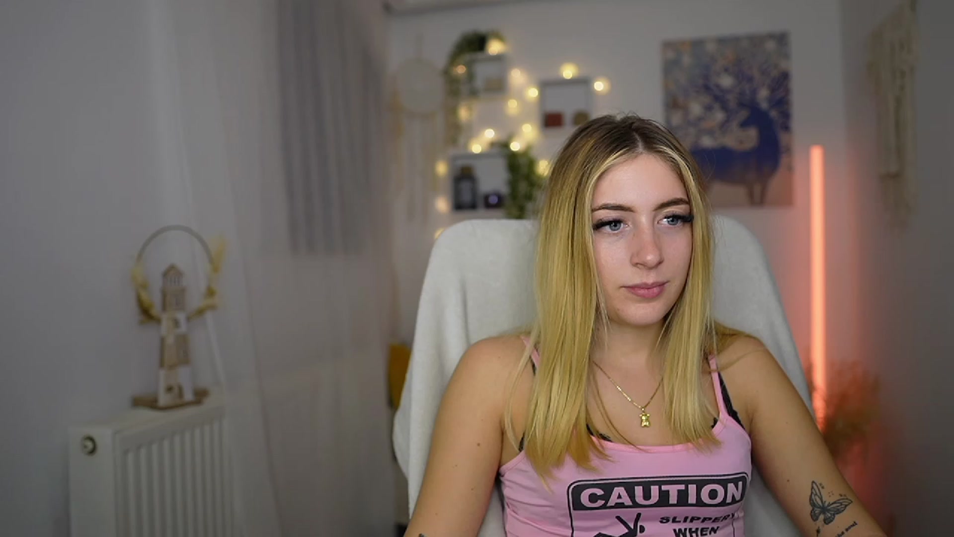 Gallery image thumbnail from Tina_Nappi18's myfreecams stream on, 10/19/2023, 17:35 image 8 of 20
