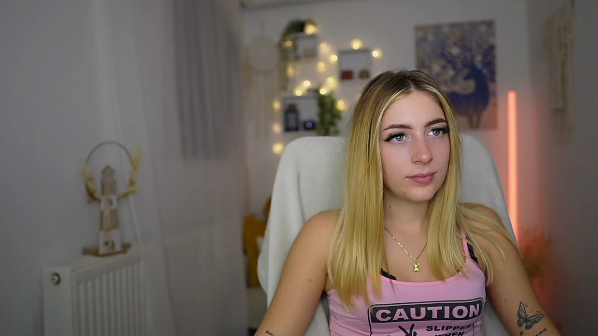 Gallery image thumbnail from Tina_Nappi18's myfreecams stream on, 10/19/2023, 17:35 image 17 of 20