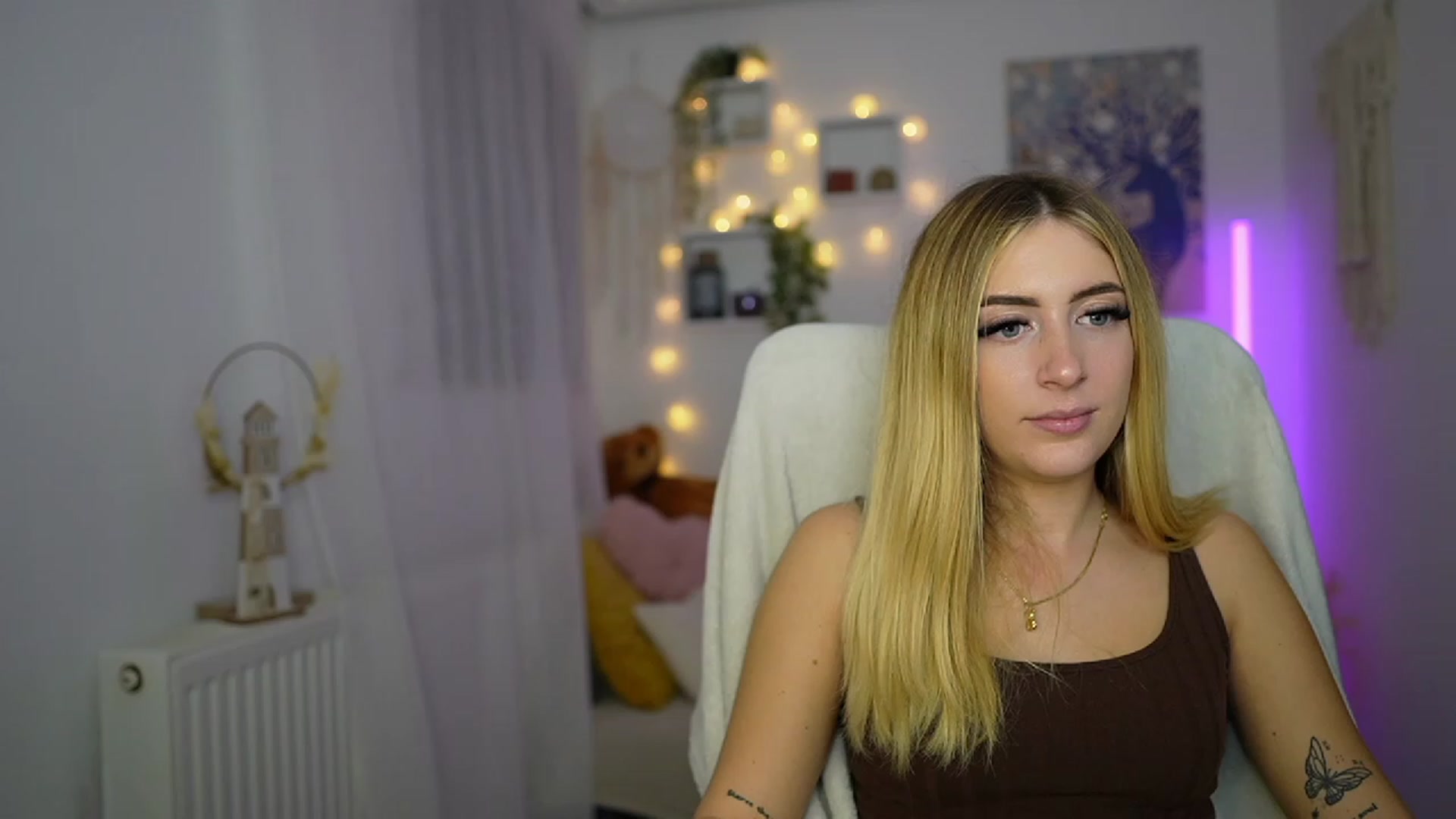Gallery image thumbnail from Tina_Nappi18's myfreecams stream on, 10/21/2023, 14:47 image 15 of 20