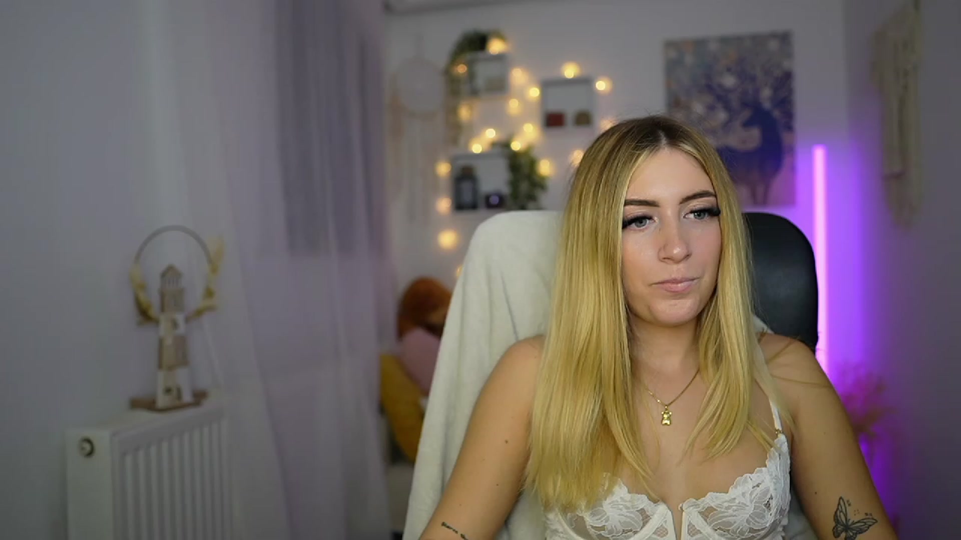 Gallery image thumbnail from Tina_Nappi18's myfreecams stream on, 10/21/2023, 15:45 image 9 of 20