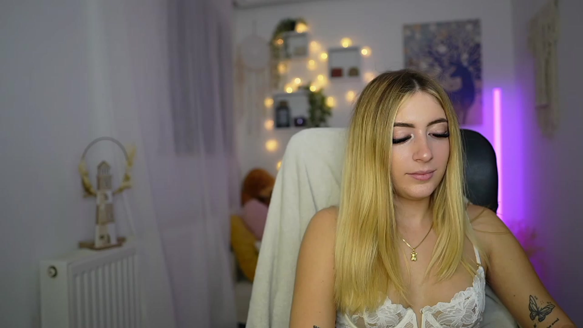 Gallery image thumbnail from Tina_Nappi18's myfreecams stream on, 10/21/2023, 15:45 image 11 of 20