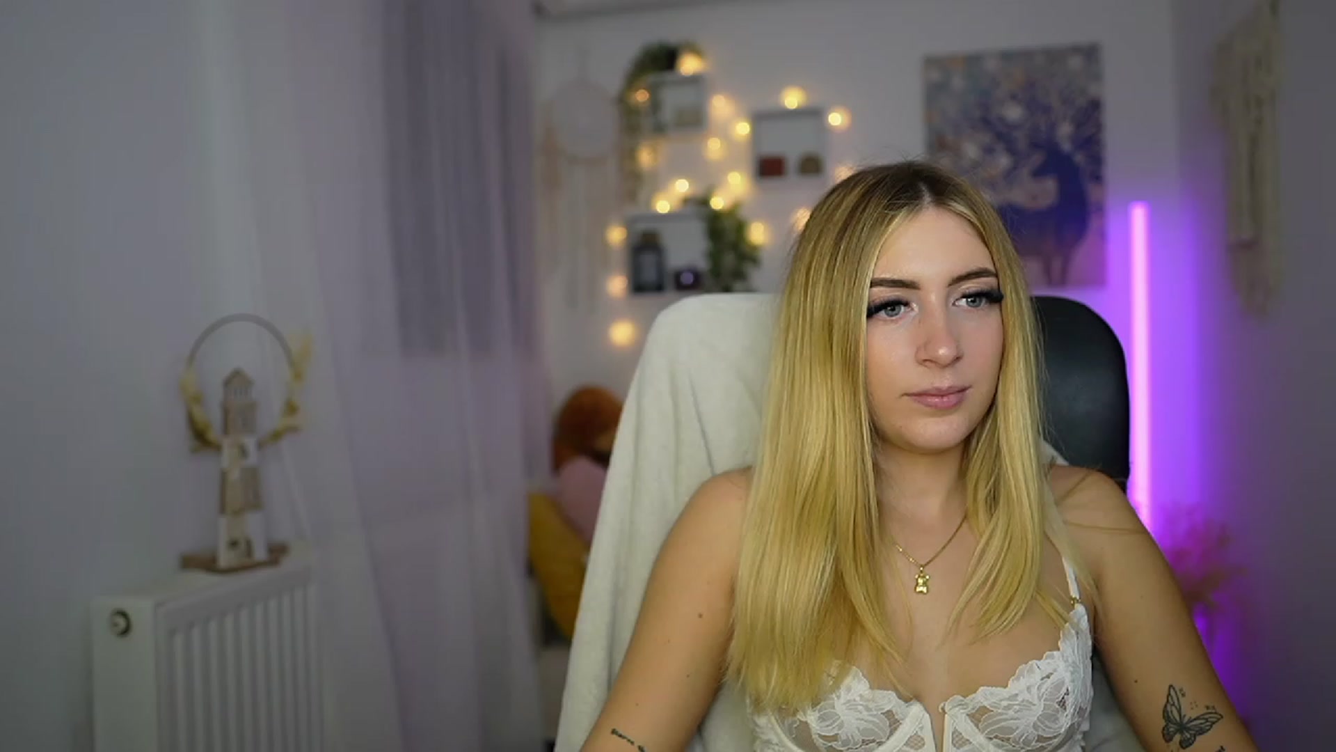 Gallery image thumbnail from Tina_Nappi18's myfreecams stream on, 10/21/2023, 15:45 image 7 of 20