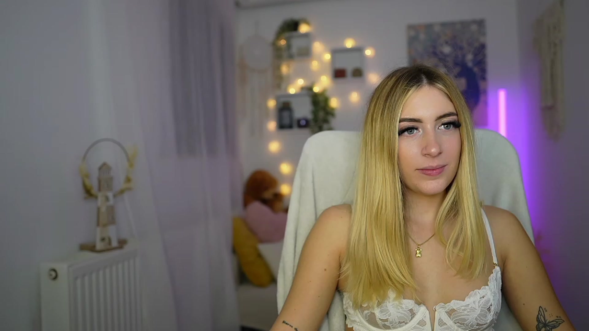Gallery image thumbnail from Tina_Nappi18's myfreecams stream on, 10/21/2023, 15:45 image 1 of 20