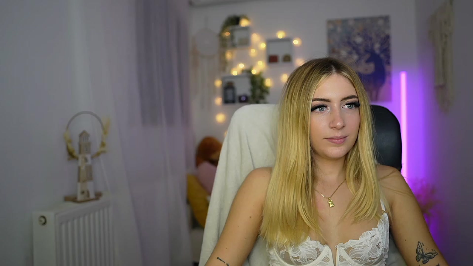 Gallery image thumbnail from Tina_Nappi18's myfreecams stream on, 10/21/2023, 15:45 image 13 of 20