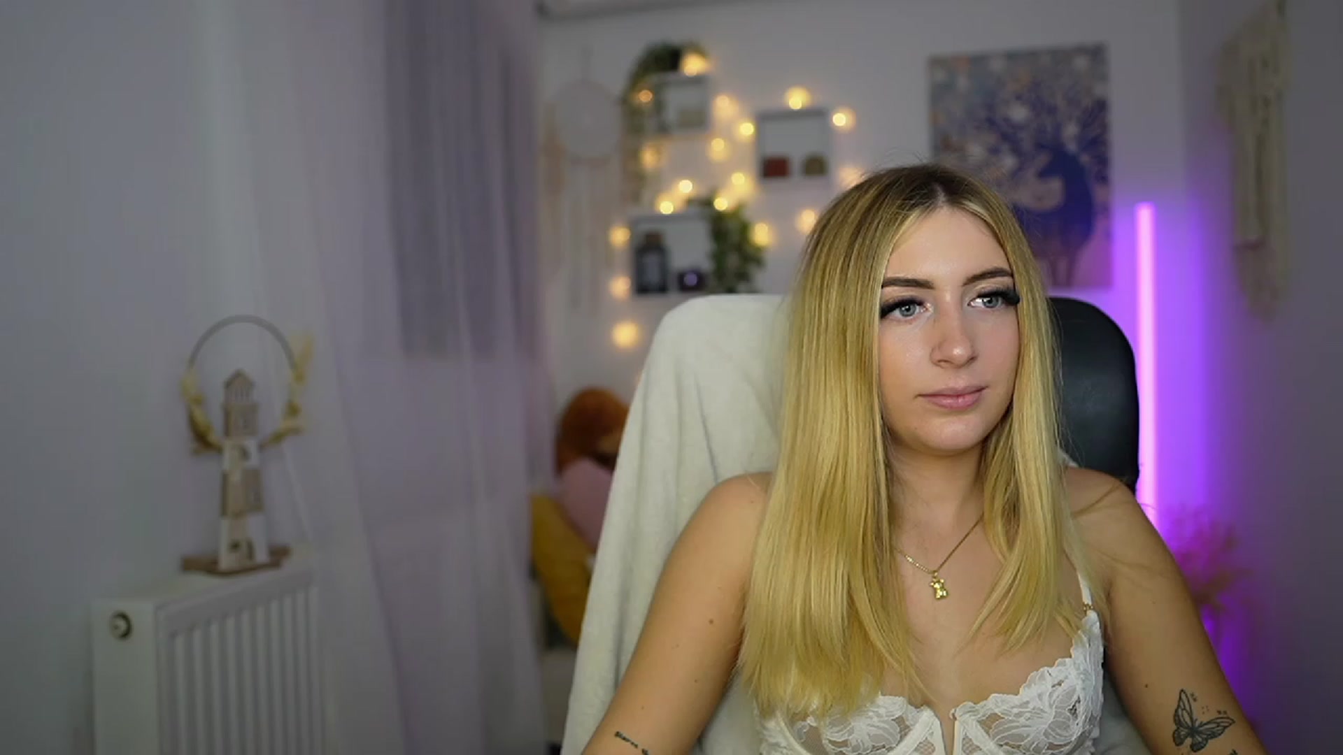 Gallery image thumbnail from Tina_Nappi18's myfreecams stream on, 10/21/2023, 15:45 image 19 of 20