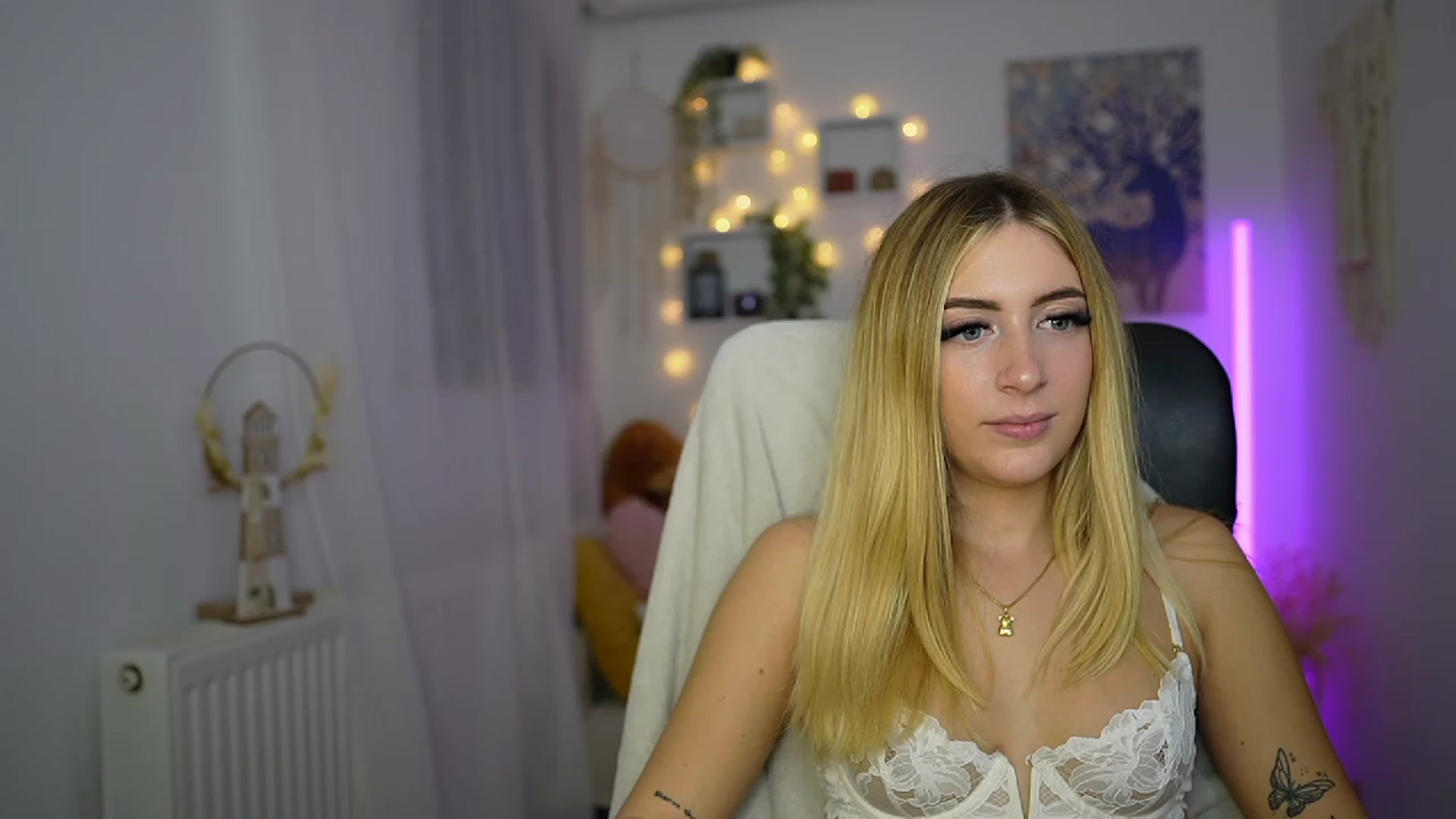 Gallery image thumbnail from Tina_Nappi18's myfreecams stream on, 10/21/2023, 15:45 image 4 of 20