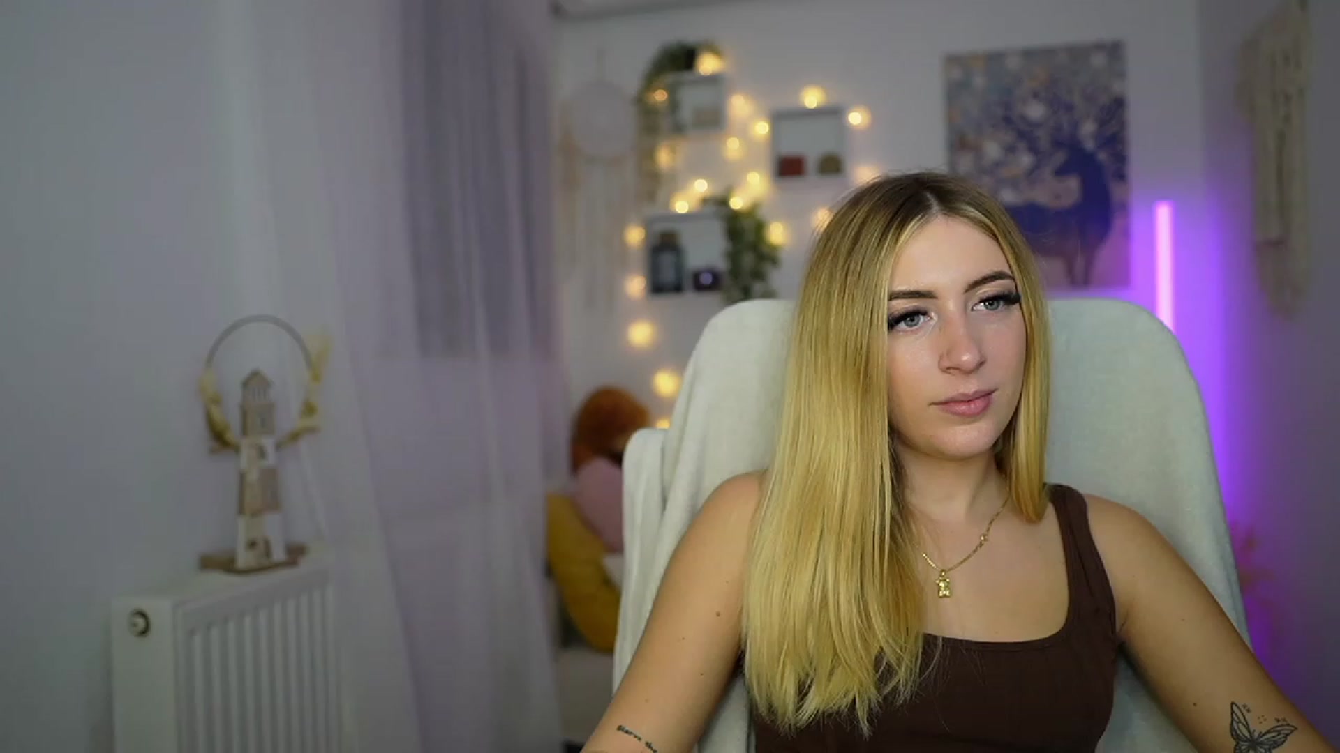 Gallery image thumbnail from Tina_Nappi18's myfreecams stream on, 10/21/2023, 17:21 image 8 of 20