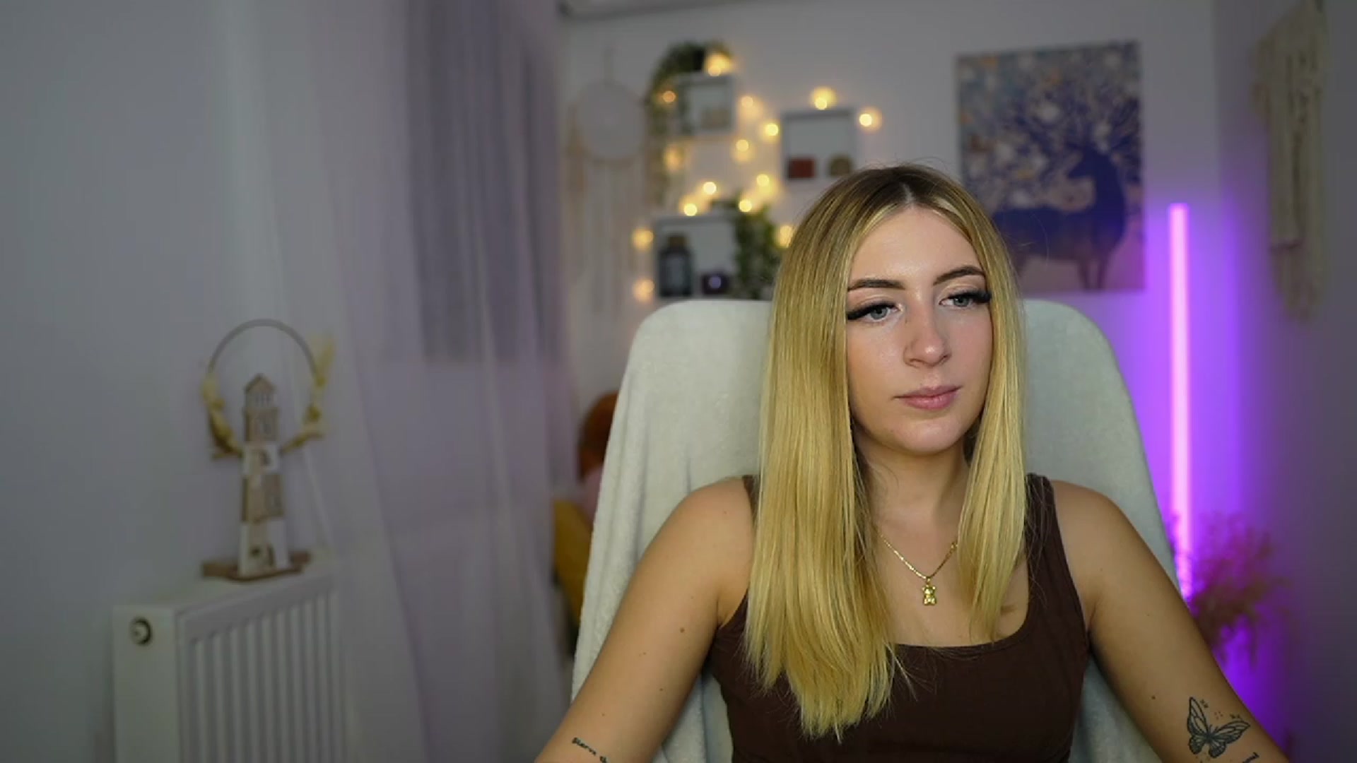 Gallery image thumbnail from Tina_Nappi18's myfreecams stream on, 10/21/2023, 17:21 image 18 of 20