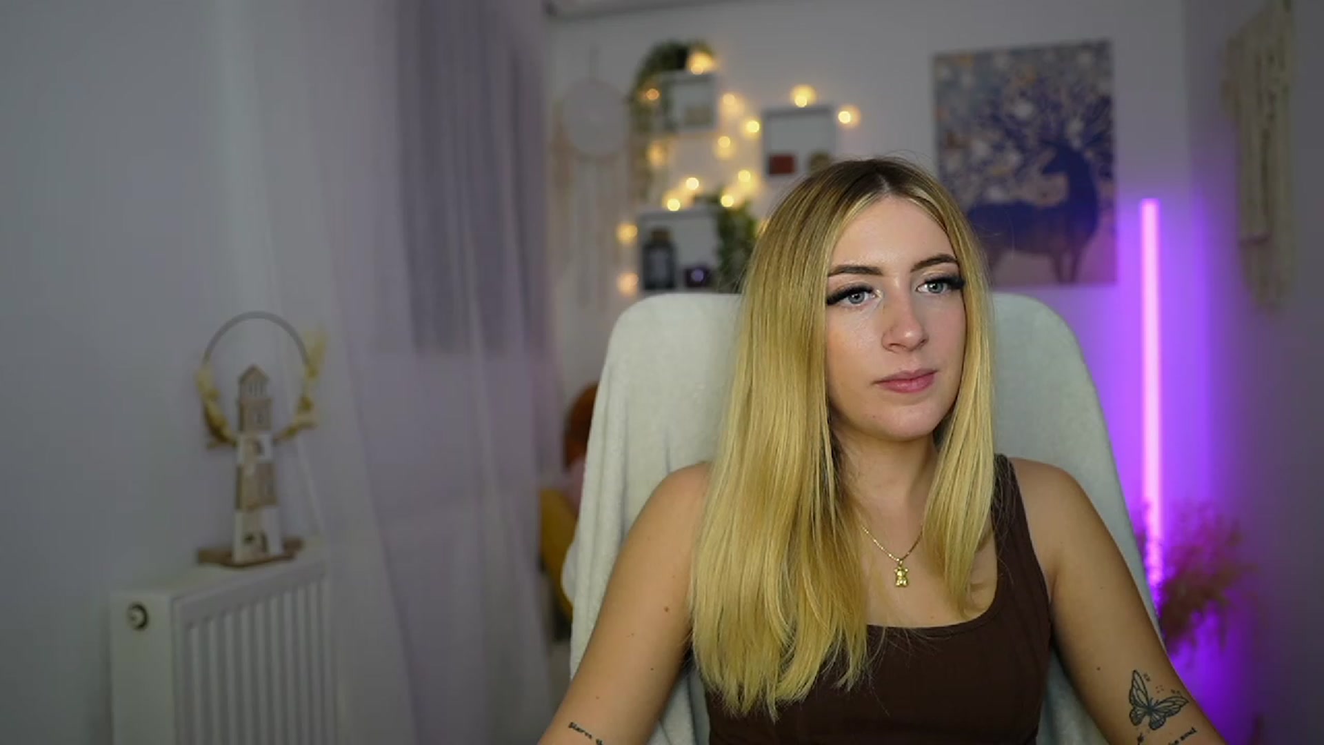 Gallery image thumbnail from Tina_Nappi18's myfreecams stream on, 10/21/2023, 17:21 image 12 of 20