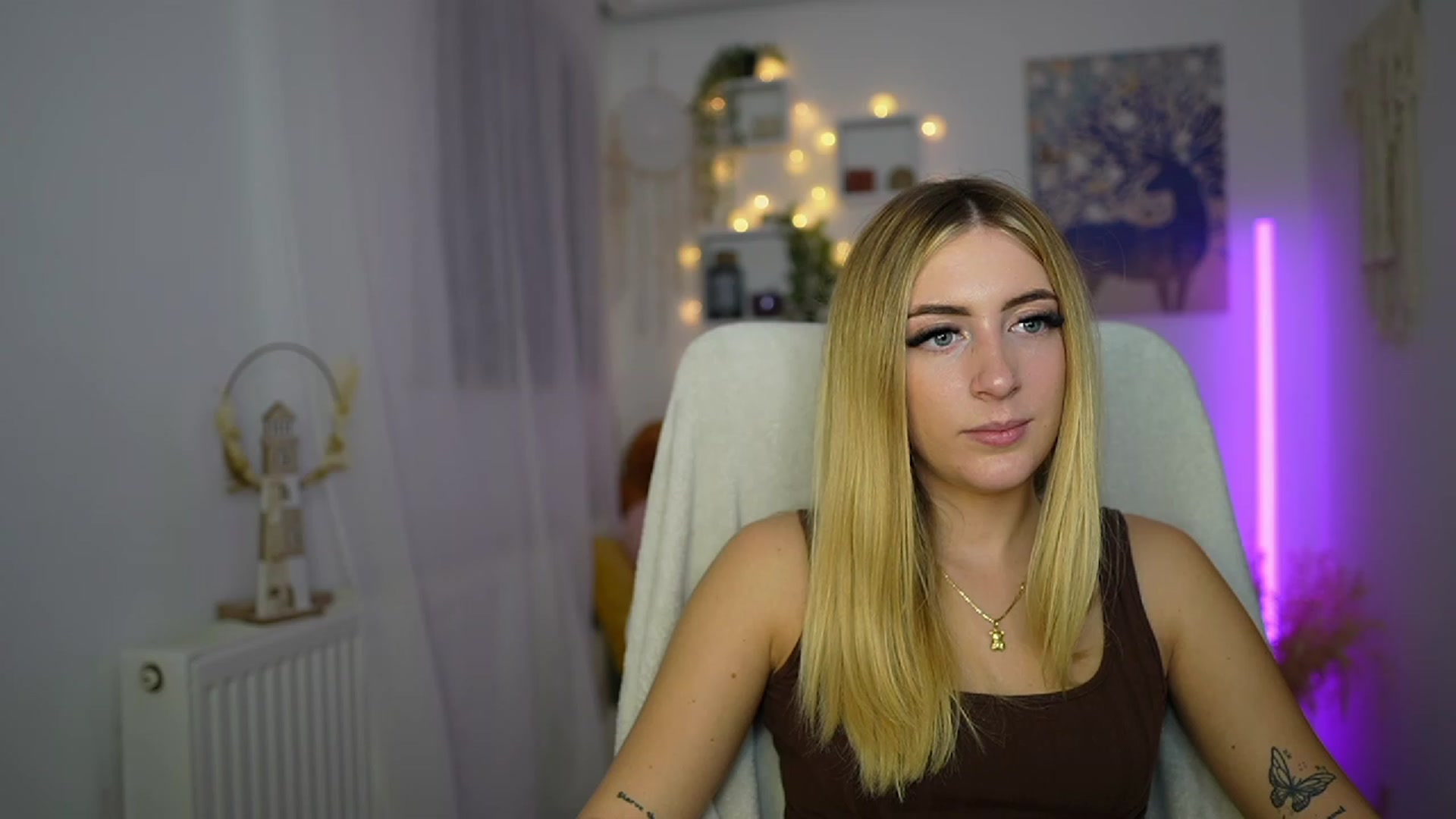 Gallery image thumbnail from Tina_Nappi18's myfreecams stream on, 10/21/2023, 17:21 image 16 of 20