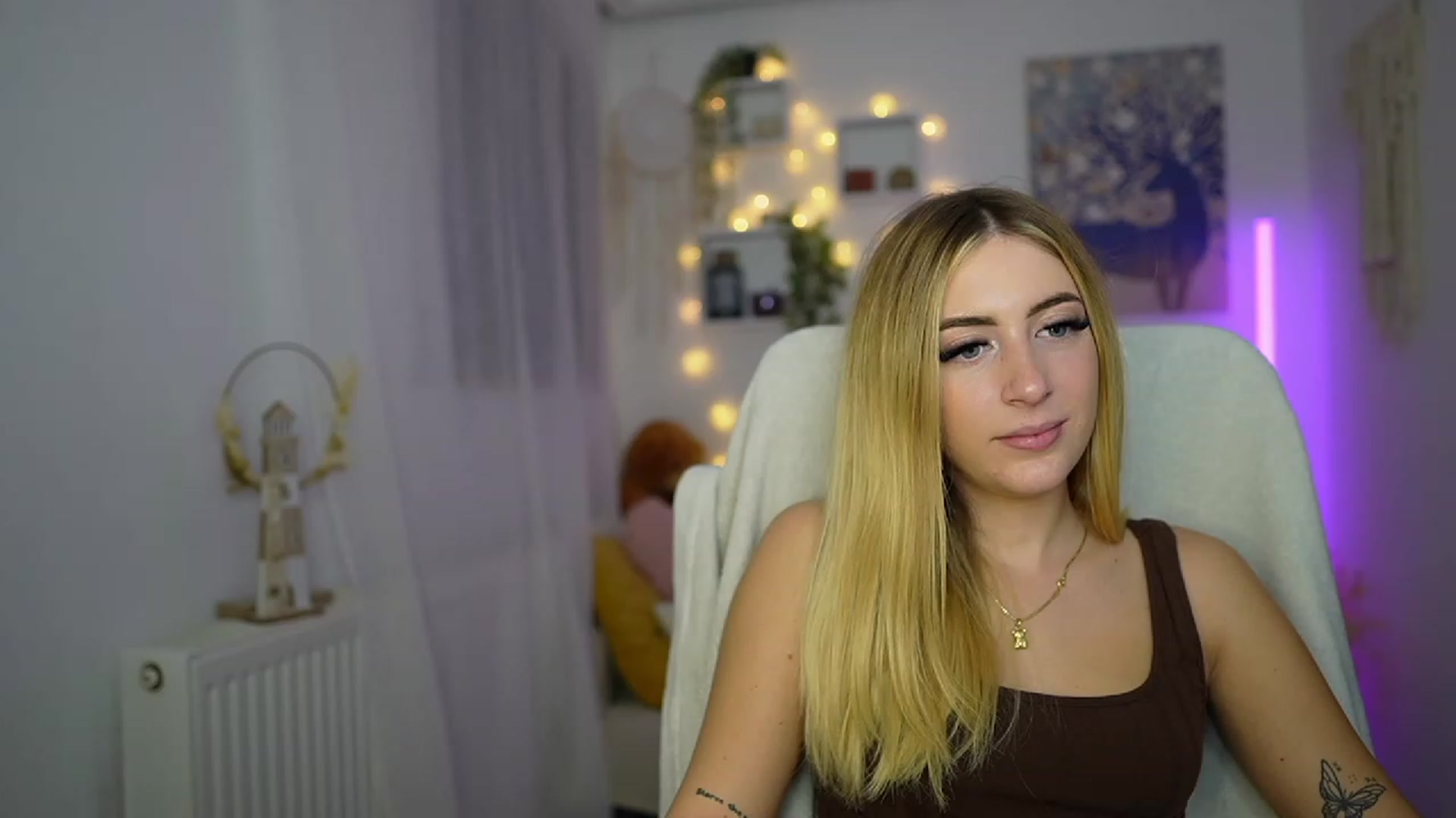 Gallery image thumbnail from Tina_Nappi18's myfreecams stream on, 10/21/2023, 17:21 image 2 of 20
