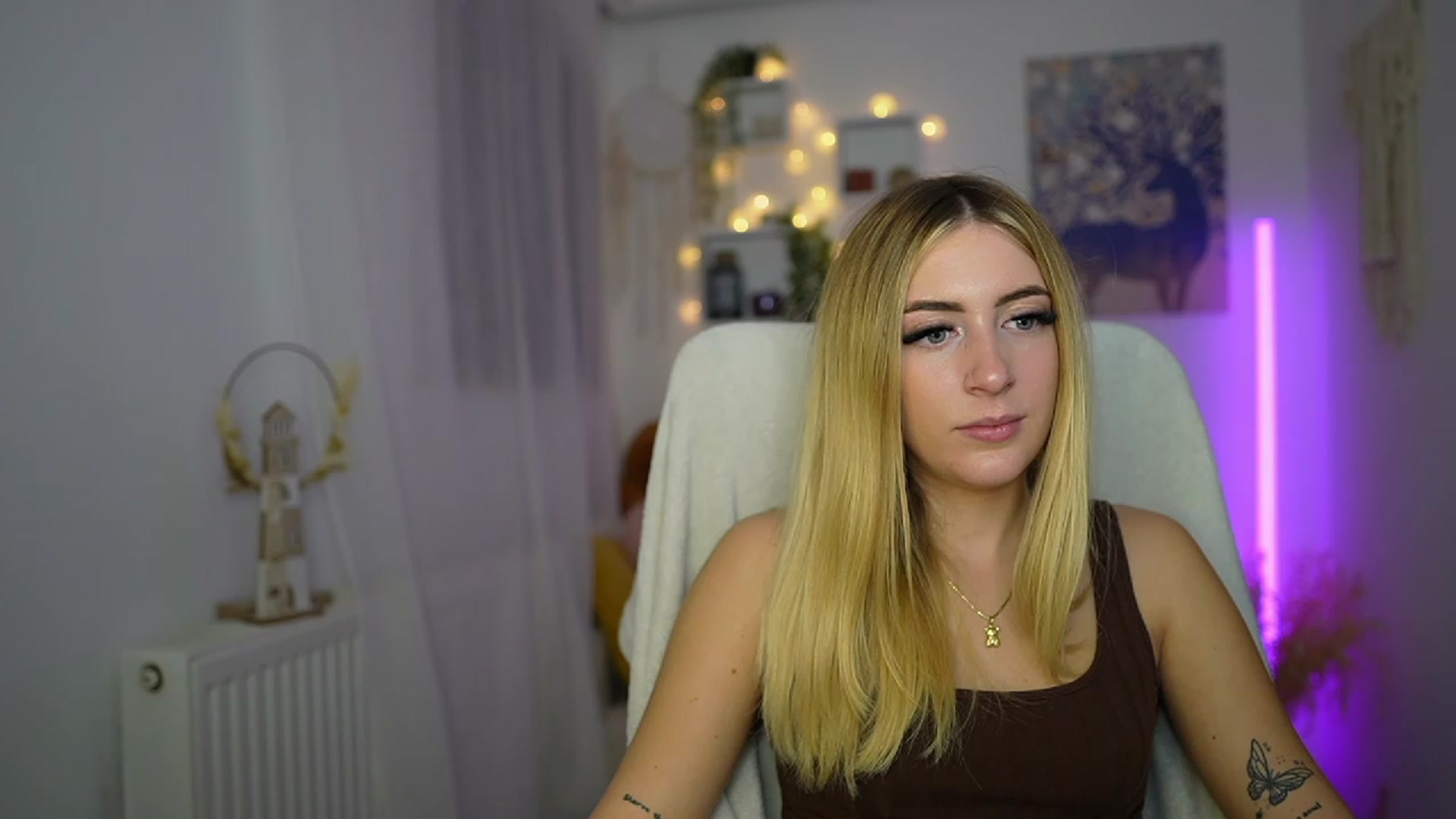 Gallery image thumbnail from Tina_Nappi18's myfreecams stream on, 10/21/2023, 17:21 image 13 of 20