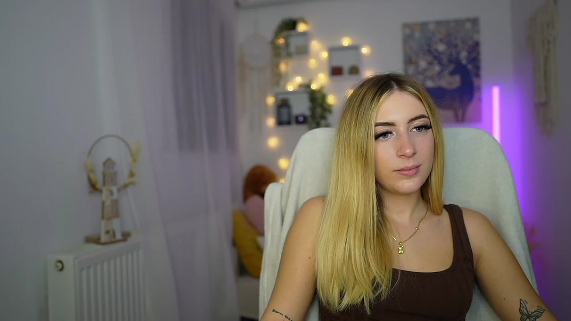 Gallery image thumbnail from Tina_Nappi18's myfreecams stream on, 10/21/2023, 17:21 image 5 of 20