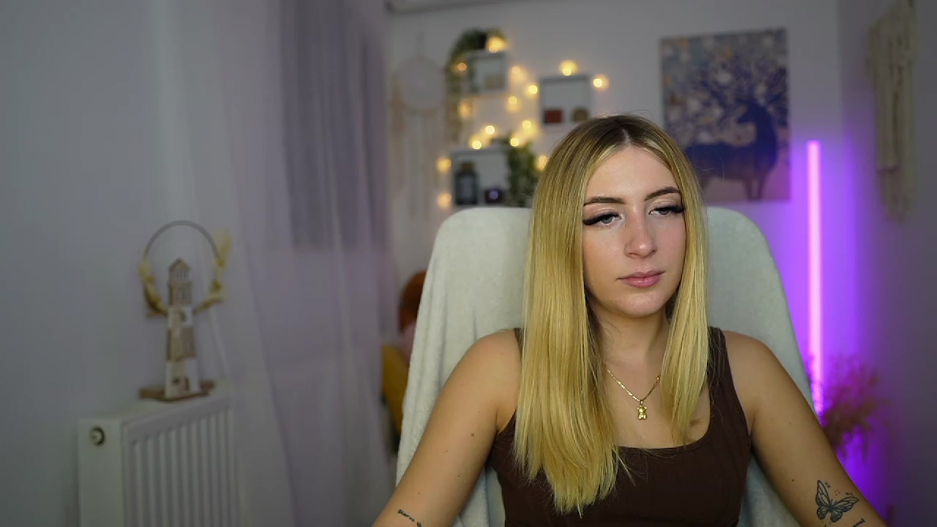Gallery image thumbnail from Tina_Nappi18's myfreecams stream on, 10/21/2023, 17:21 image 15 of 20
