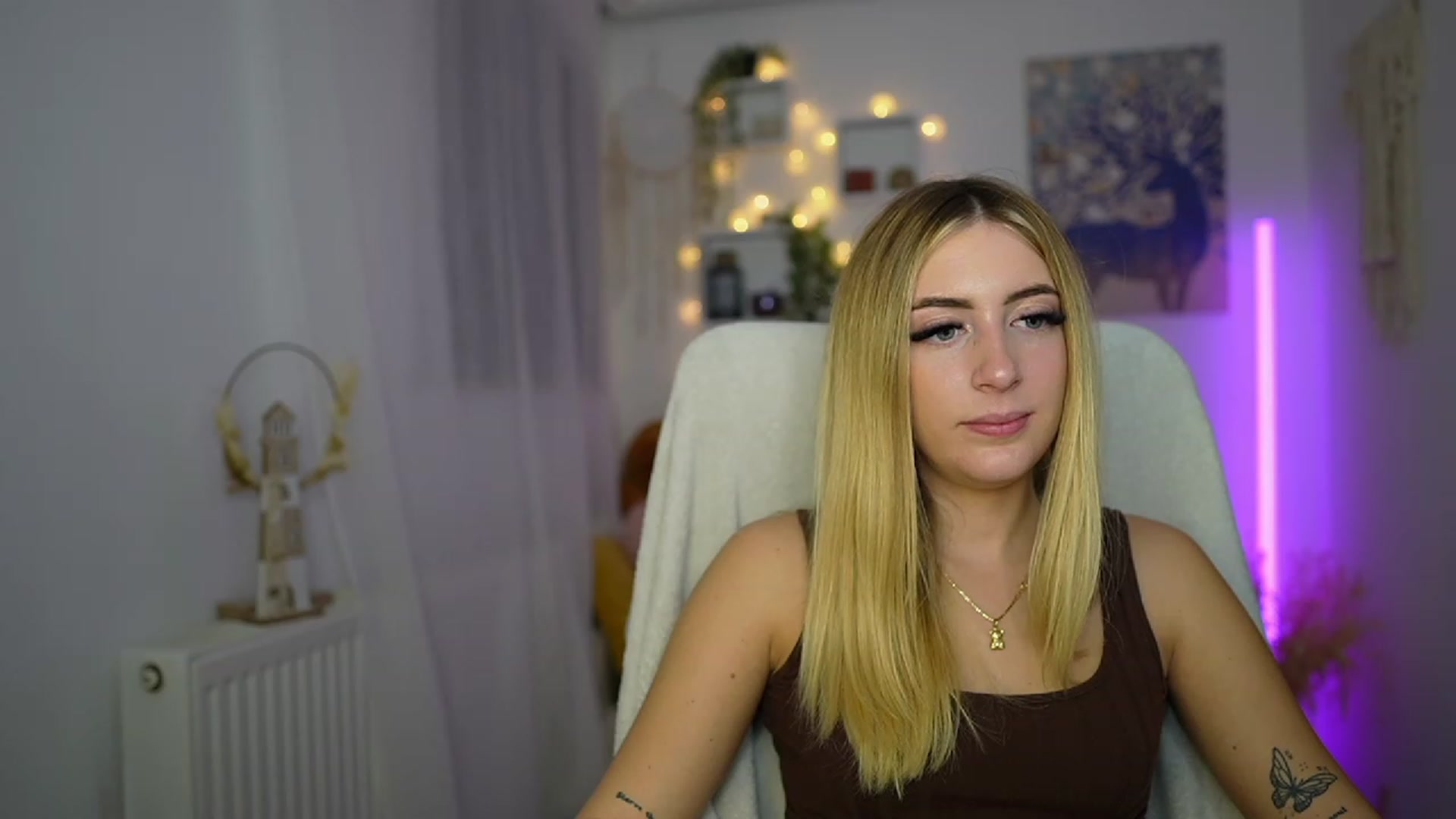 Gallery image thumbnail from Tina_Nappi18's myfreecams stream on, 10/21/2023, 17:21 image 17 of 20