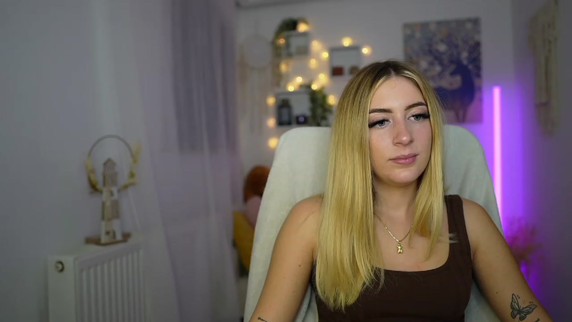 Gallery image thumbnail from Tina_Nappi18's myfreecams stream on, 10/21/2023, 18:27 image 8 of 20