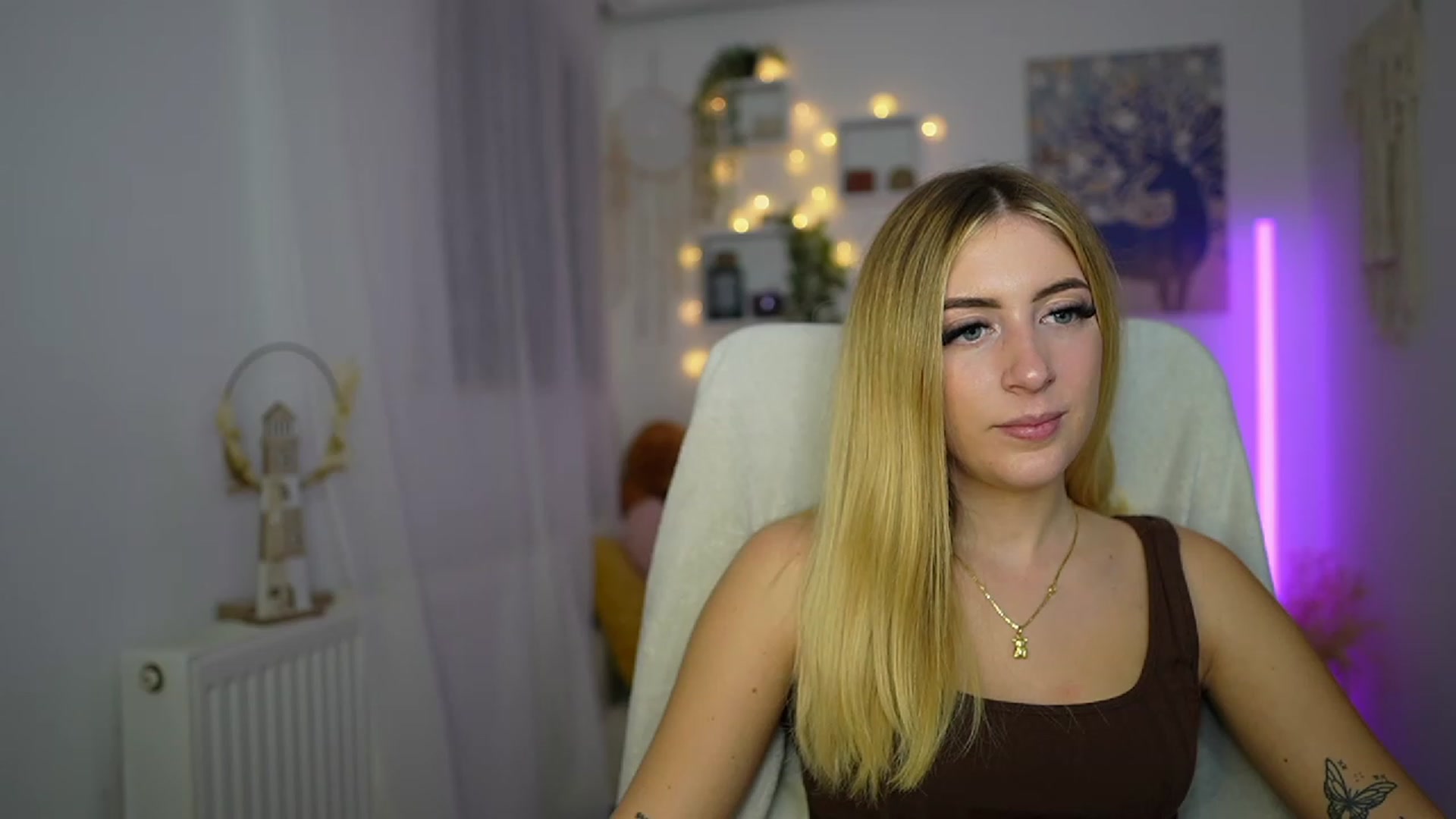 Gallery image thumbnail from Tina_Nappi18's myfreecams stream on, 10/21/2023, 18:27 image 11 of 20