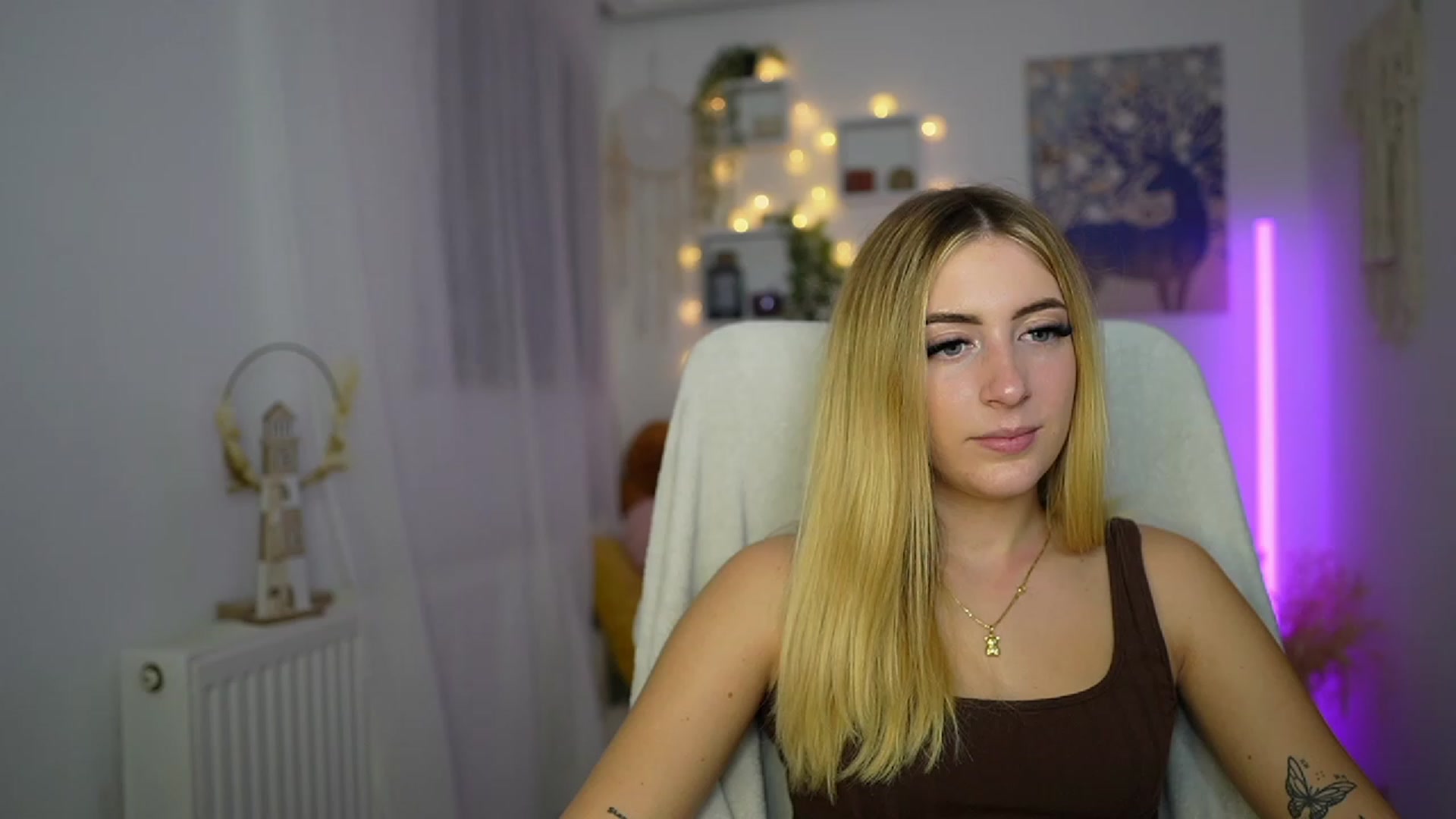 Gallery image thumbnail from Tina_Nappi18's myfreecams stream on, 10/21/2023, 18:27 image 5 of 20