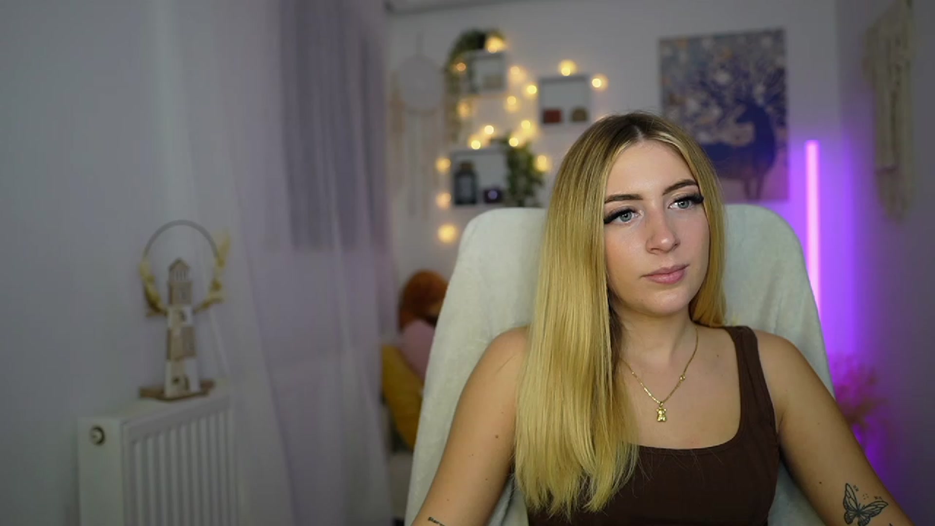 Gallery image thumbnail from Tina_Nappi18's myfreecams stream on, 10/21/2023, 18:27 image 13 of 20