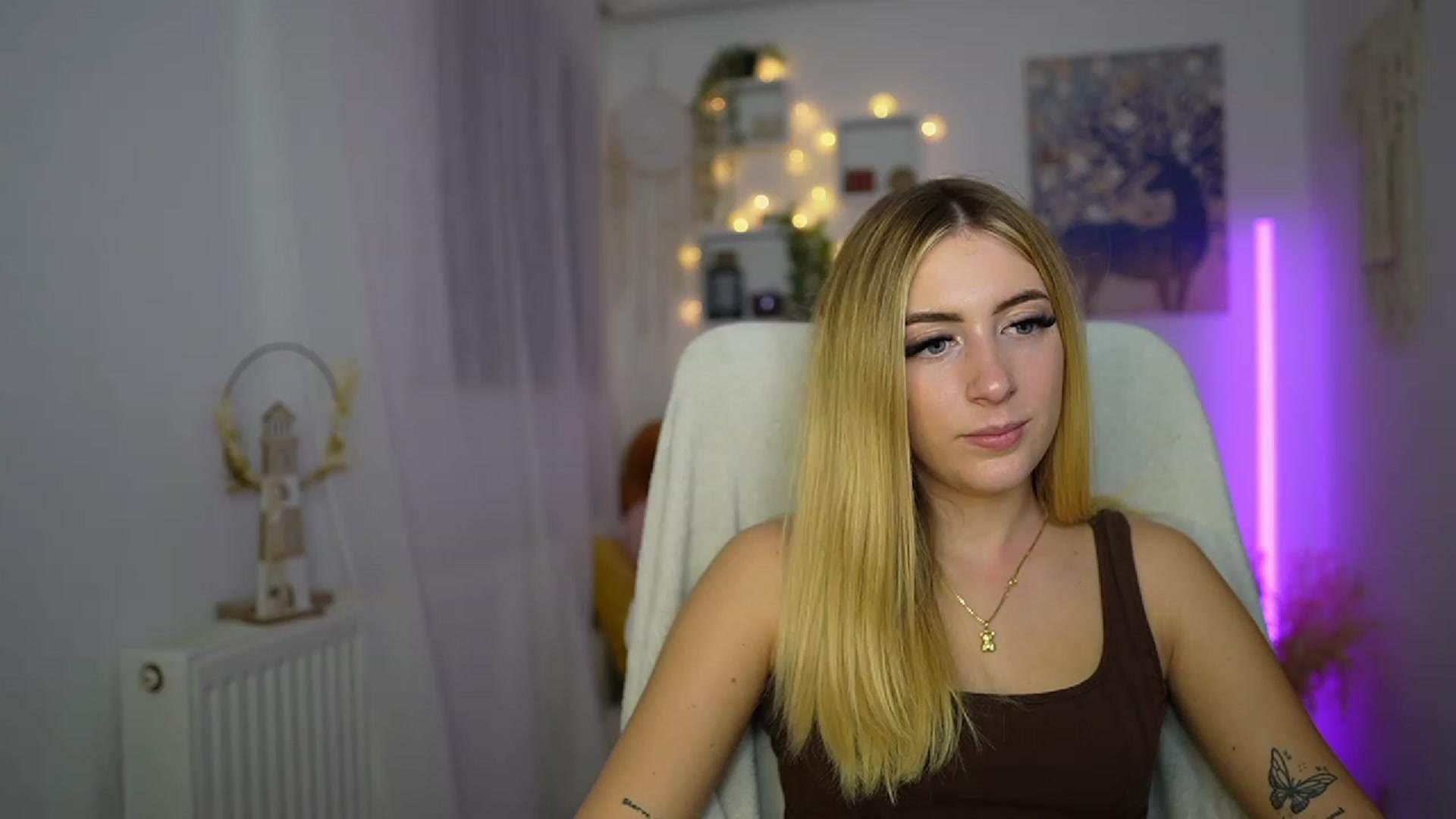 Gallery image thumbnail from Tina_Nappi18's myfreecams stream on, 10/21/2023, 18:27 image 3 of 20