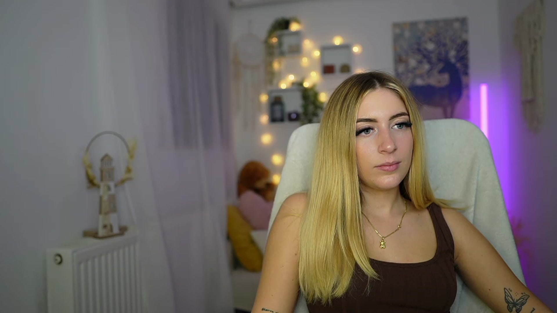 Gallery image thumbnail from Tina_Nappi18's myfreecams stream on, 10/21/2023, 18:27 image 15 of 20