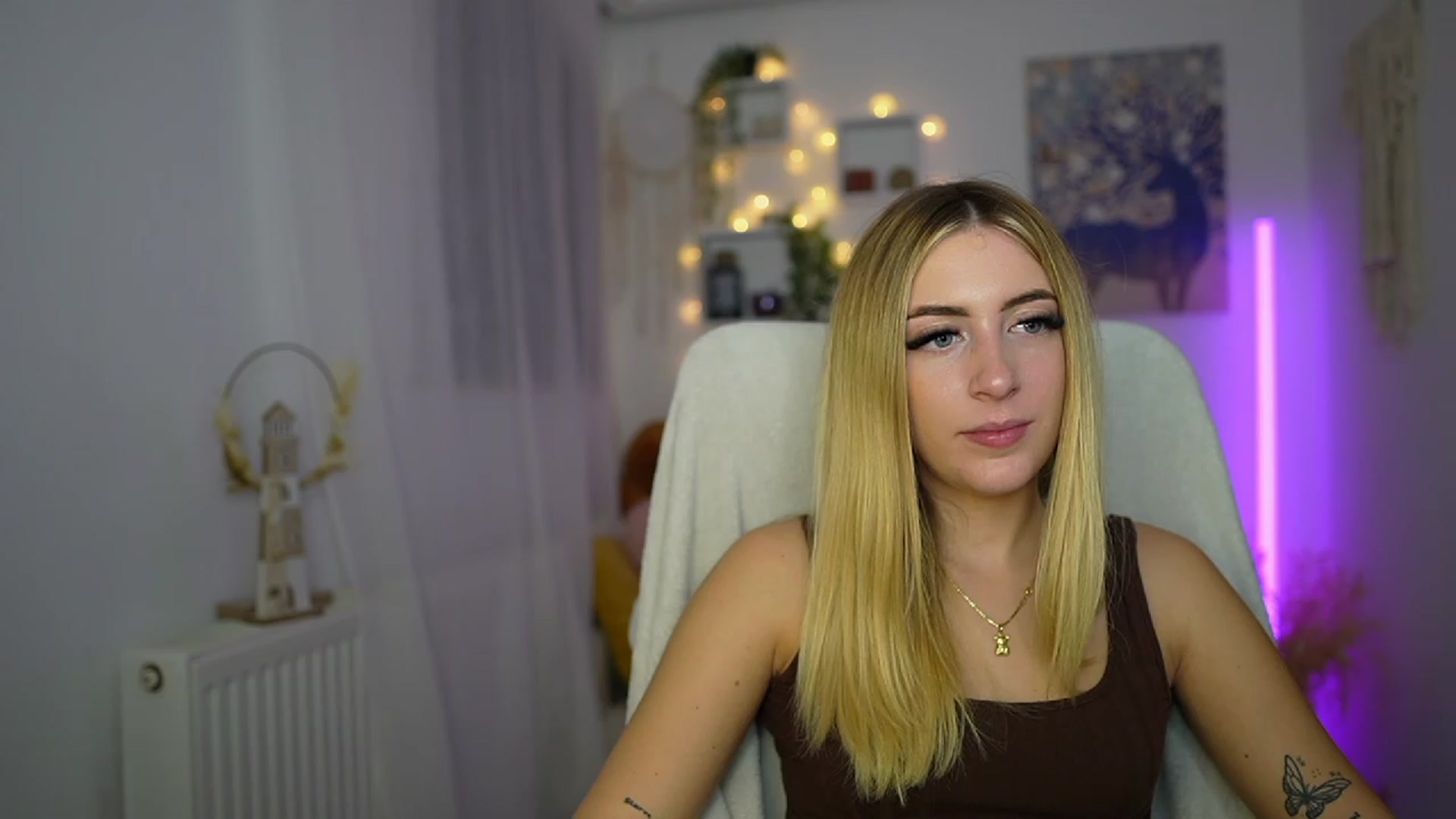 Gallery image thumbnail from Tina_Nappi18's myfreecams stream on, 10/21/2023, 18:27 image 1 of 20