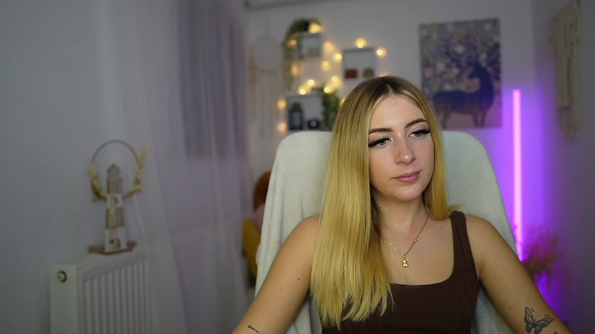Gallery image thumbnail from Tina_Nappi18's myfreecams stream on, 10/21/2023, 18:27 image 4 of 20