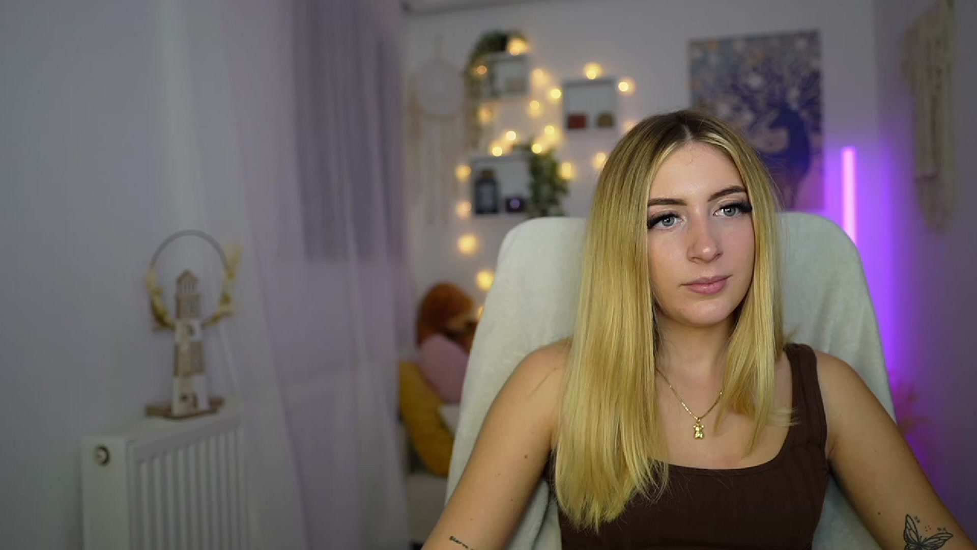Gallery image thumbnail from Tina_Nappi18's myfreecams stream on, 10/21/2023, 18:27 image 9 of 20