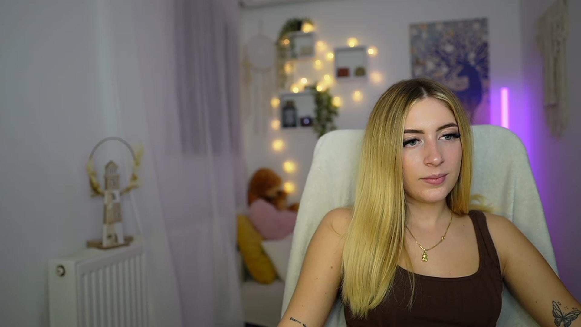 Gallery image thumbnail from Tina_Nappi18's myfreecams stream on, 10/21/2023, 18:27 image 19 of 20