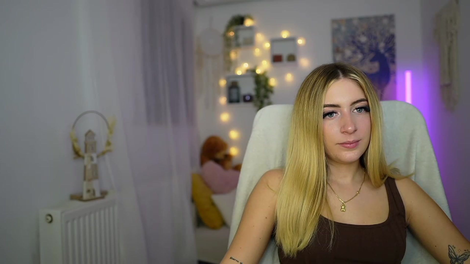 Gallery image thumbnail from Tina_Nappi18's myfreecams stream on, 10/21/2023, 18:27 image 18 of 20