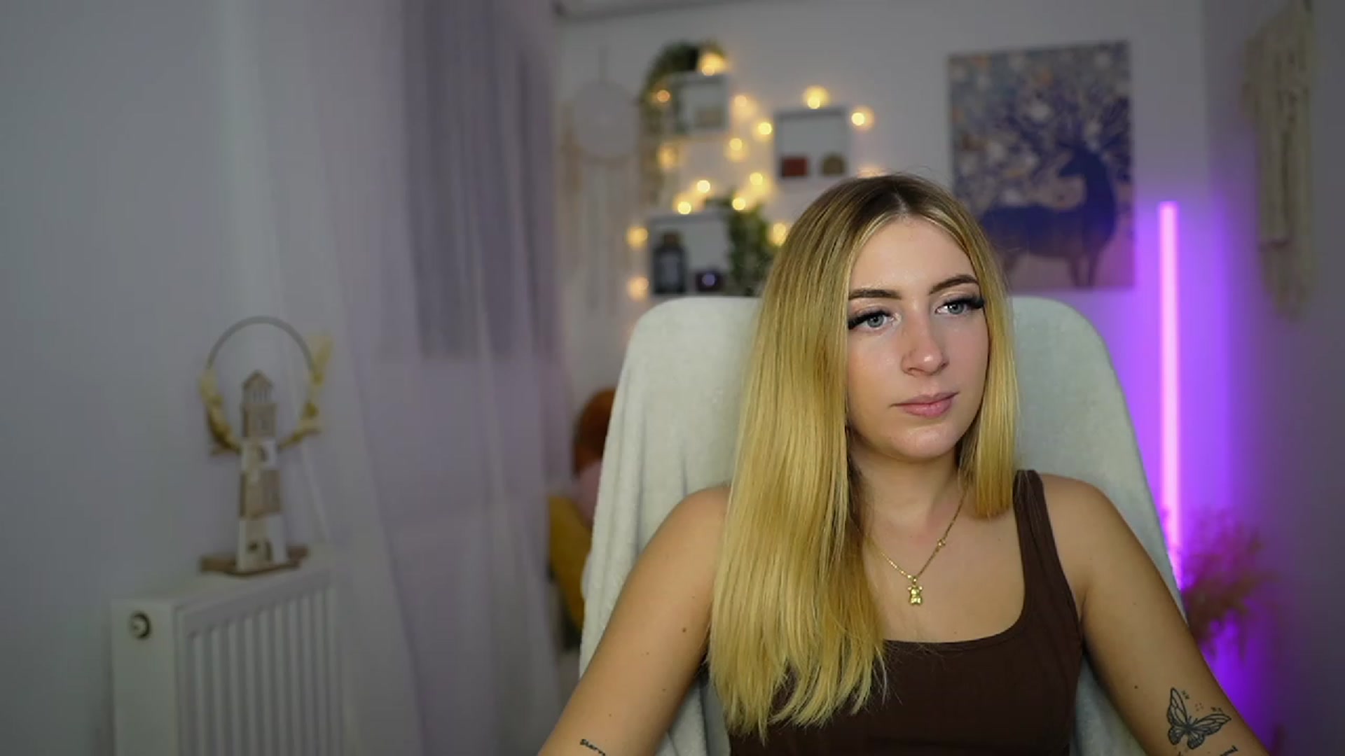 Gallery image thumbnail from Tina_Nappi18's myfreecams stream on, 10/21/2023, 18:27 image 6 of 20