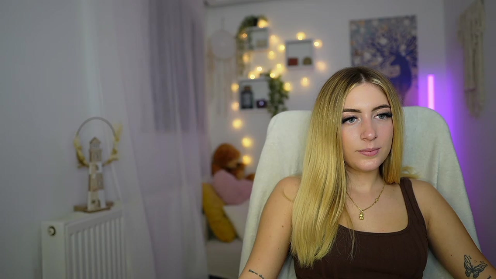 Gallery image thumbnail from Tina_Nappi18's myfreecams stream on, 10/21/2023, 18:27 image 20 of 20